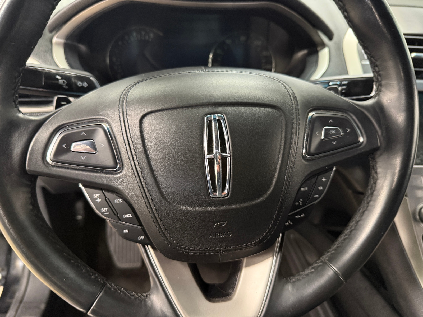Thumbnail: 2017 Lincoln MKZ - 4