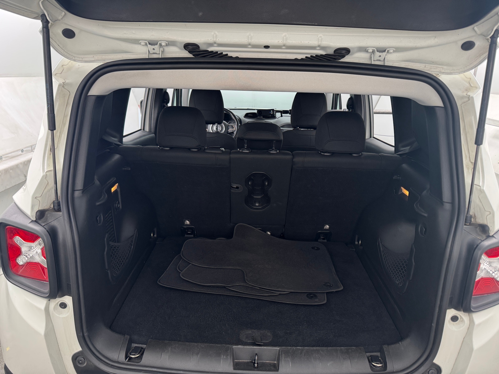 Thumbnail: 2016 Jeep Renegade - 7