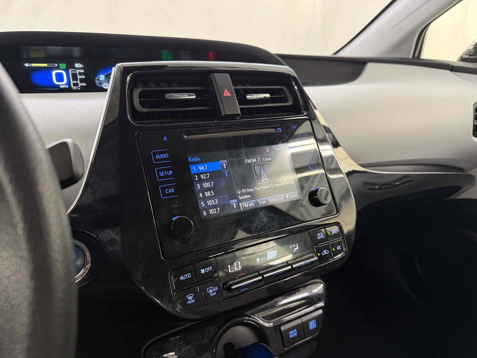 Thumbnail: 2019 Toyota Prius - 4
