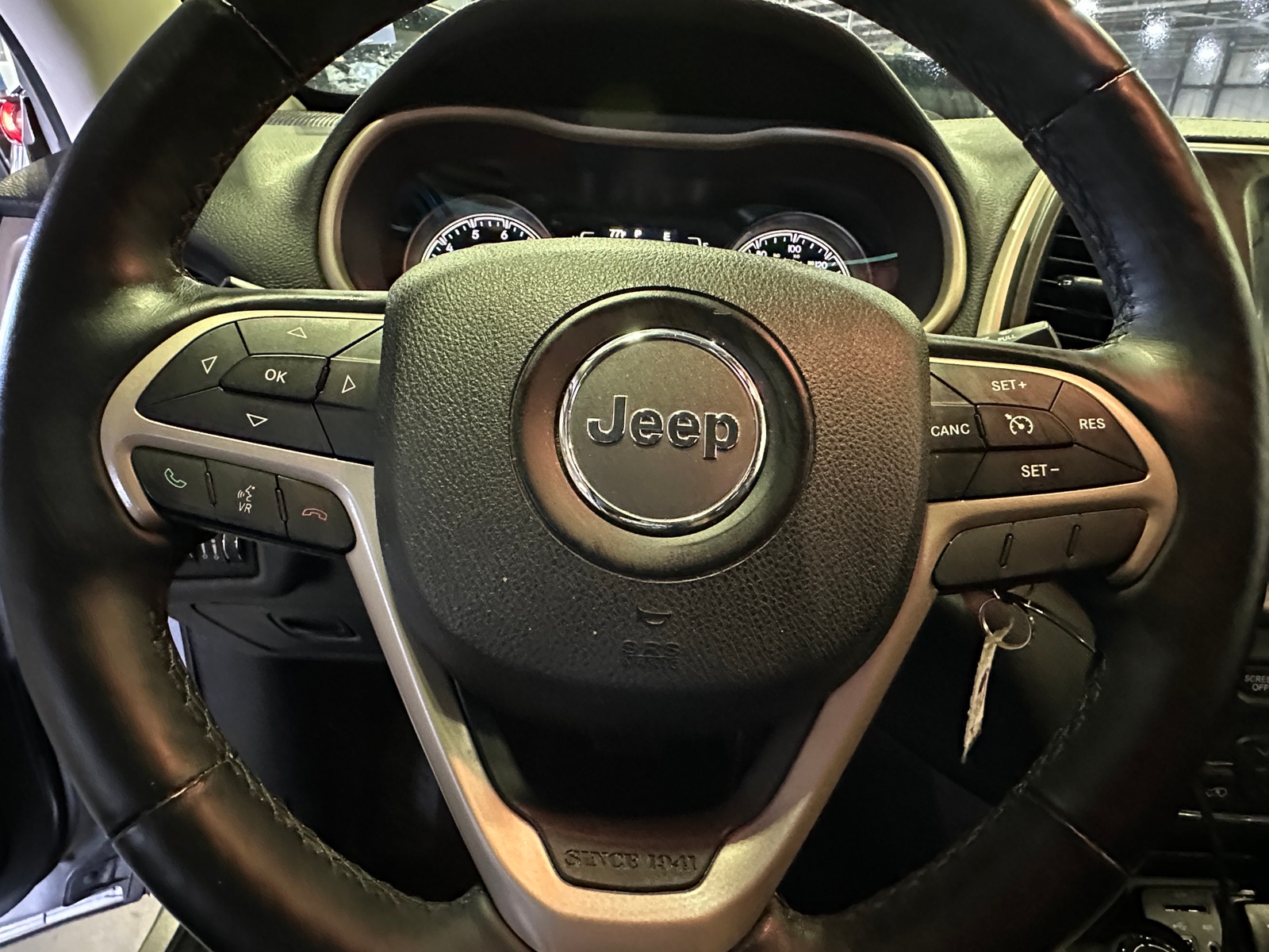 Thumbnail: 2017 Jeep Cherokee - 5