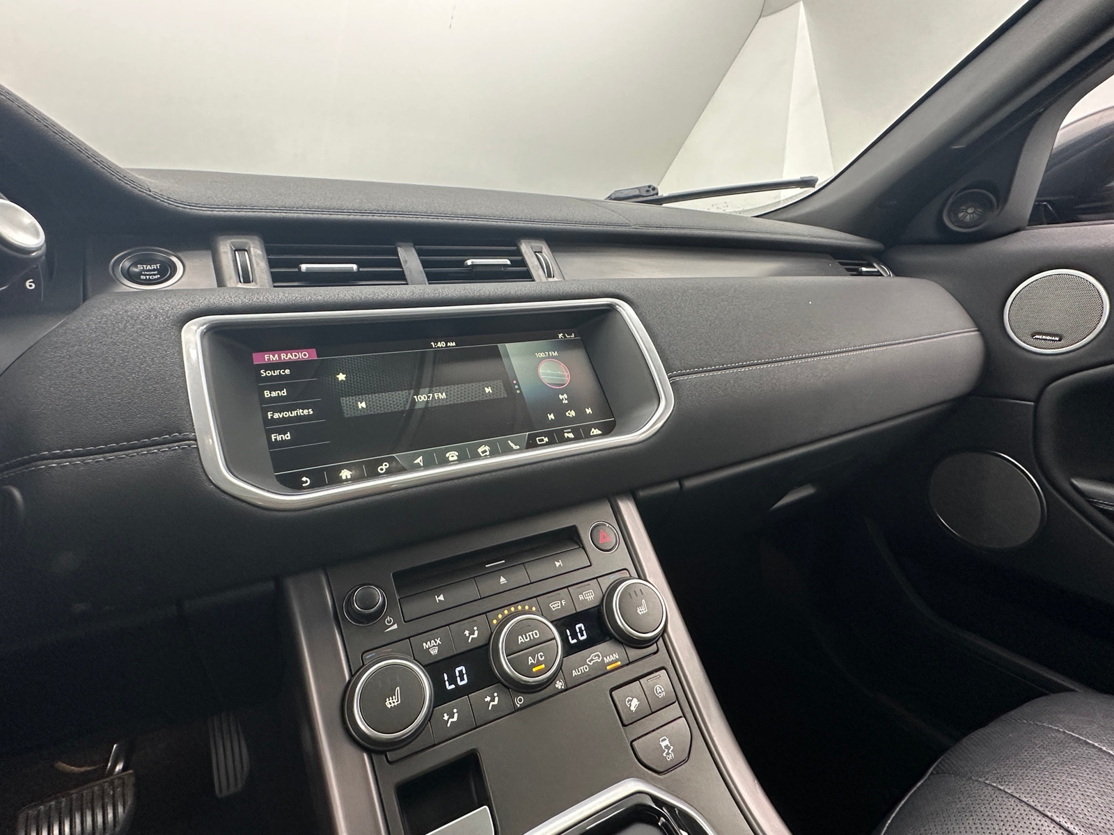 Thumbnail: 2018 Land Rover Range Rover Evoque - 3