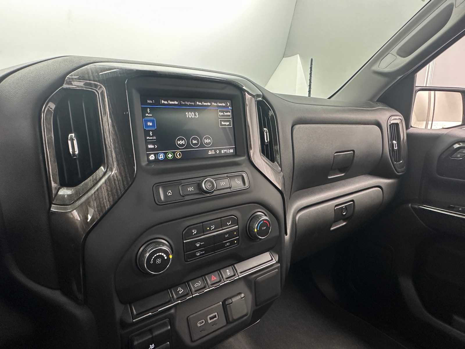 Thumbnail: 2021 Chevrolet Silverado 1500 - 4