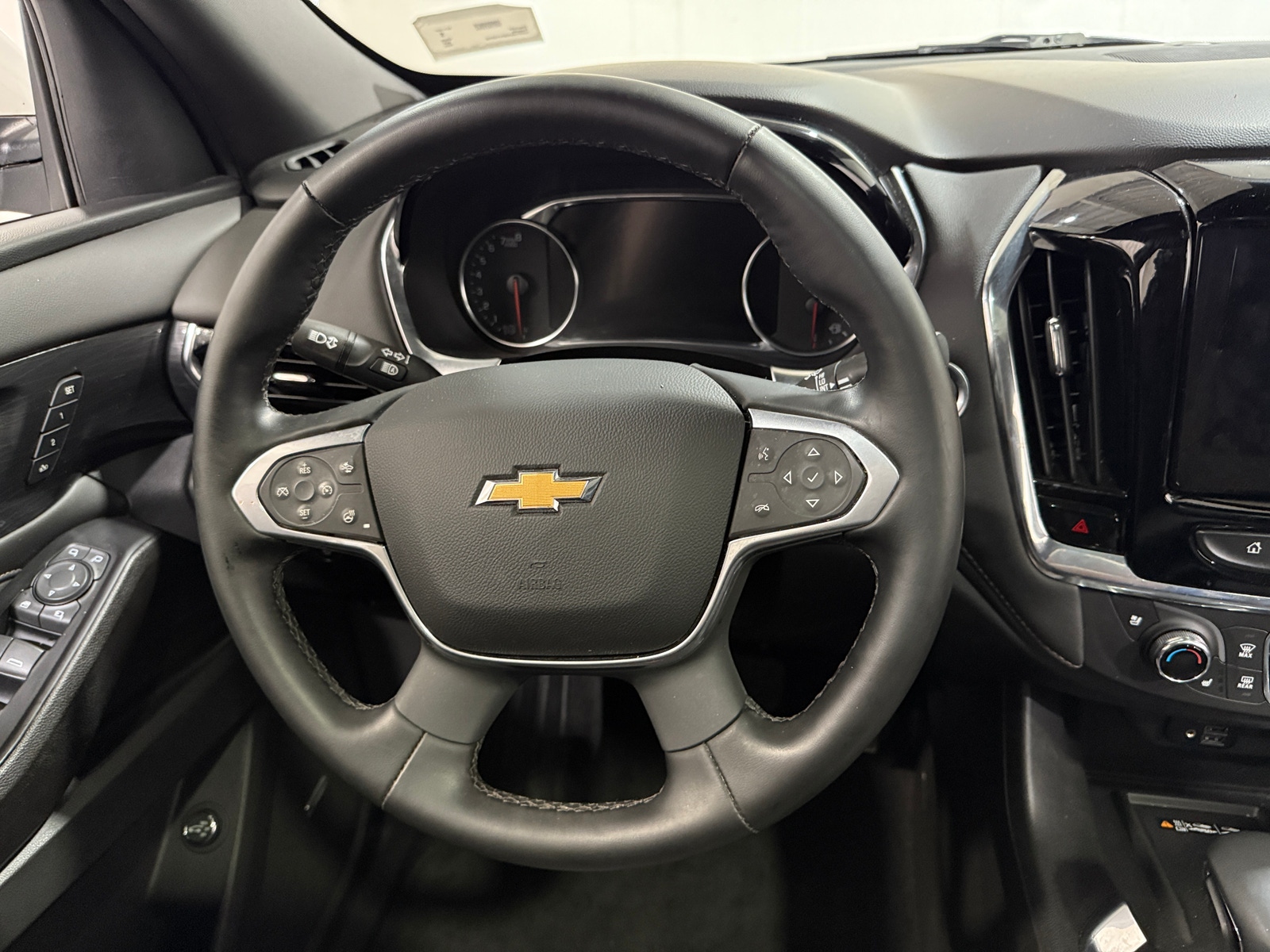 Thumbnail: 2023 Chevrolet Traverse - 4