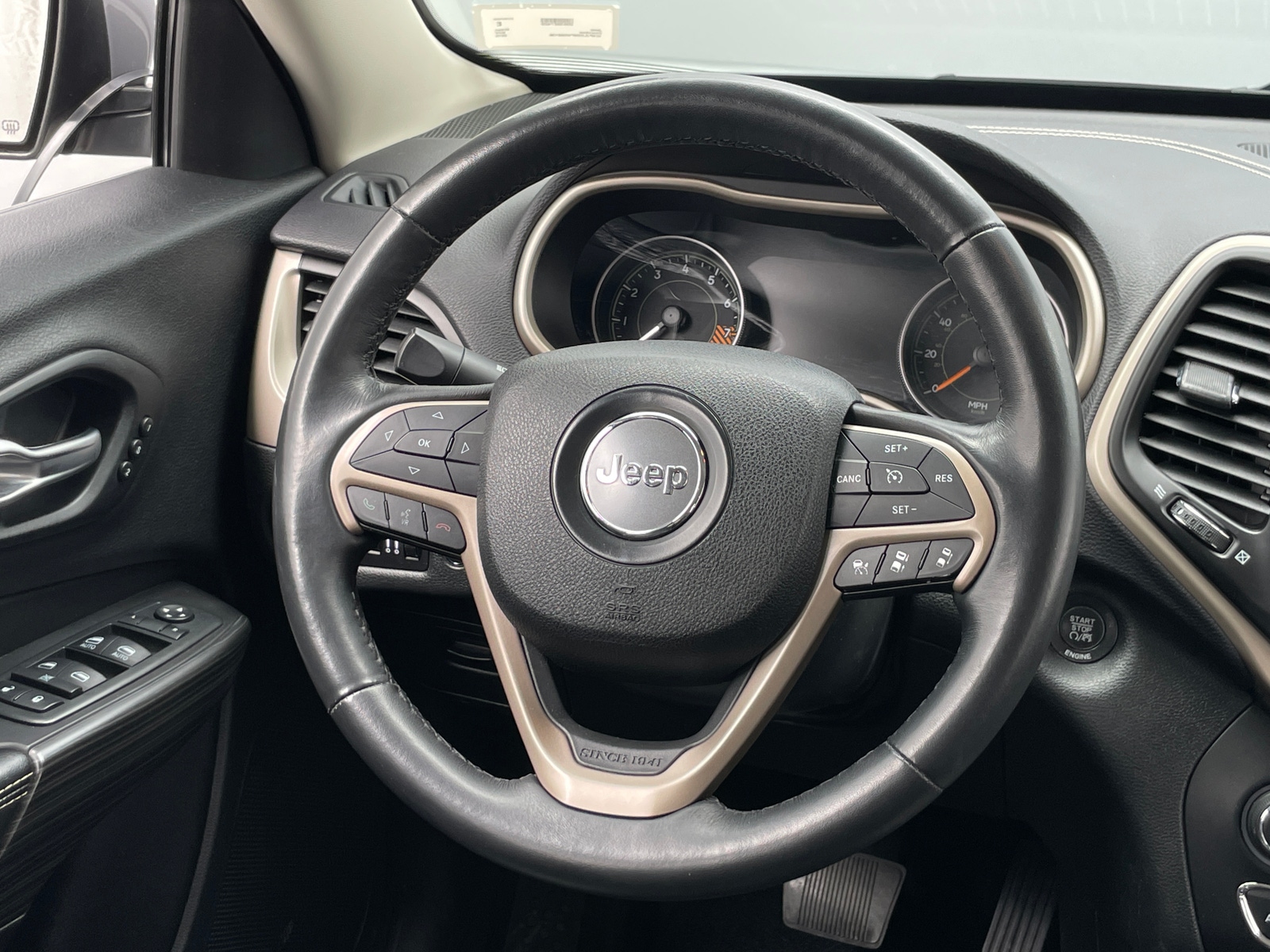 Thumbnail: 2015 Jeep Cherokee - 4