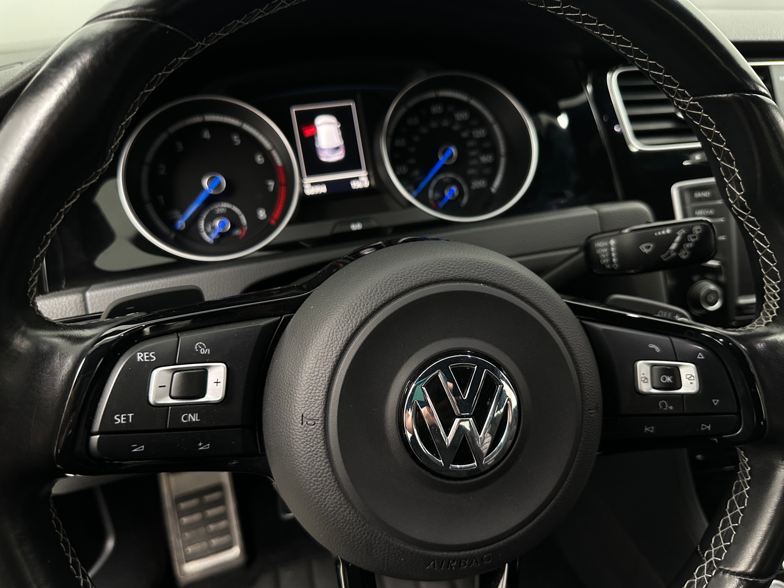 Thumbnail: 2016 Volkswagen Golf - 4