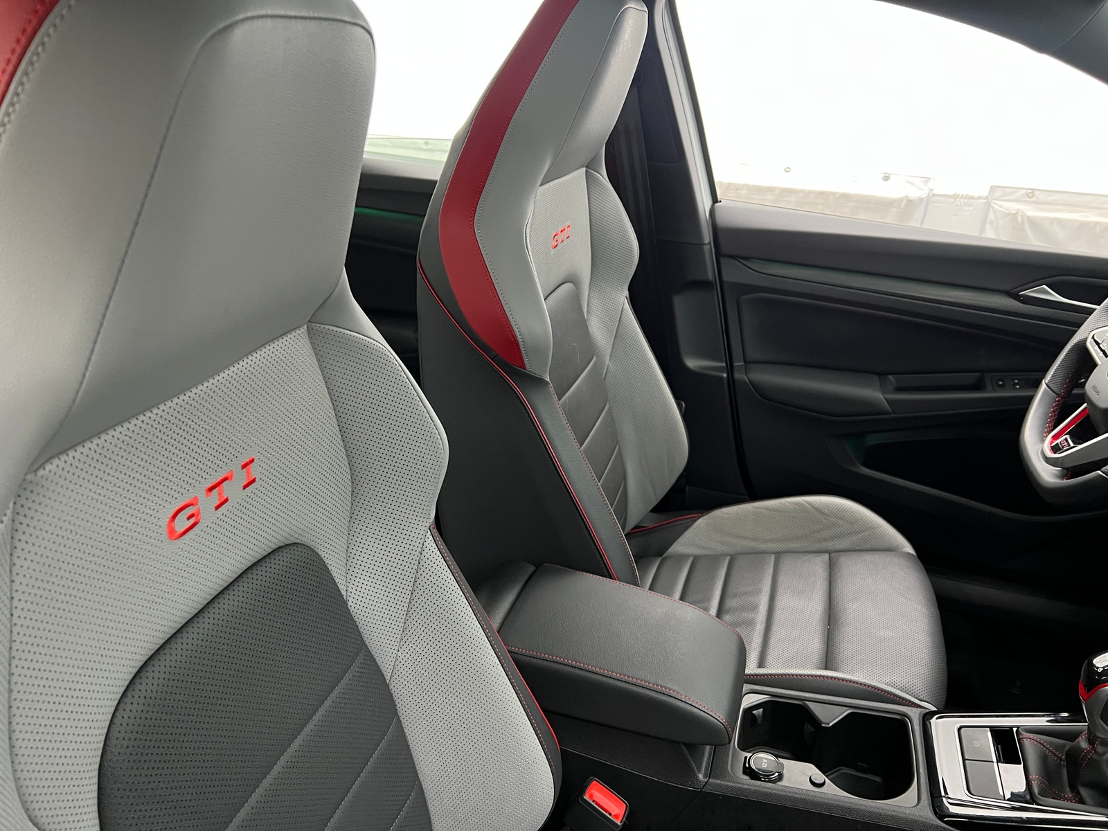 Thumbnail: 2023 Volkswagen Golf - 2