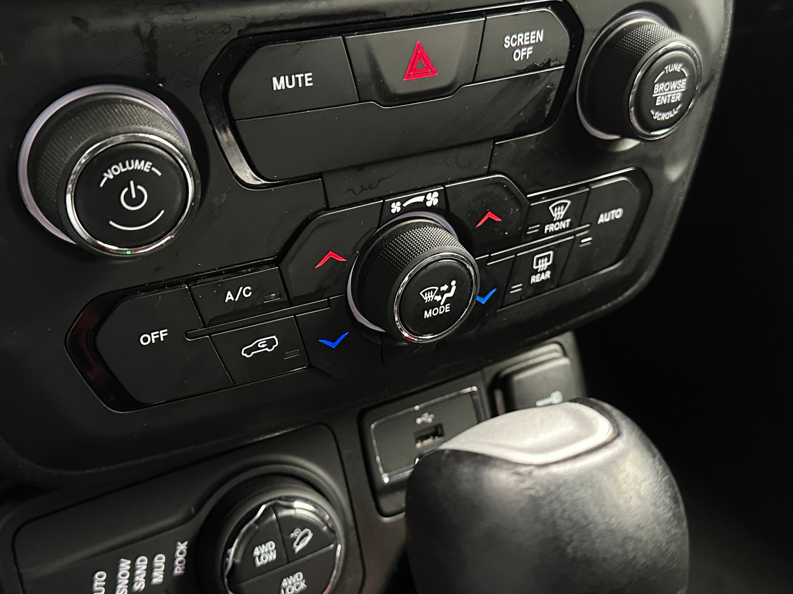 Thumbnail: 2019 Jeep Renegade - 4