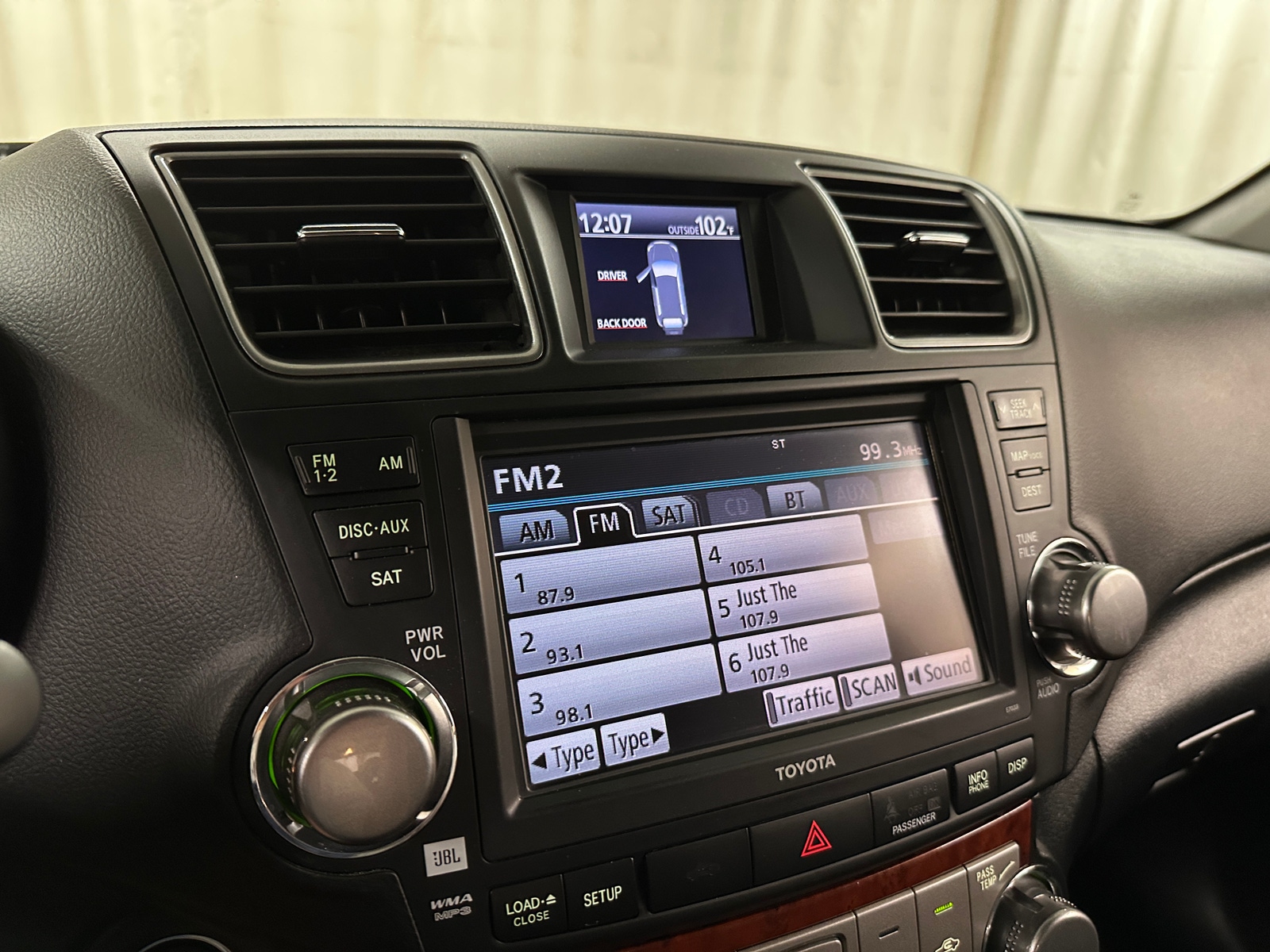 Thumbnail: 2012 Toyota Highlander - 3