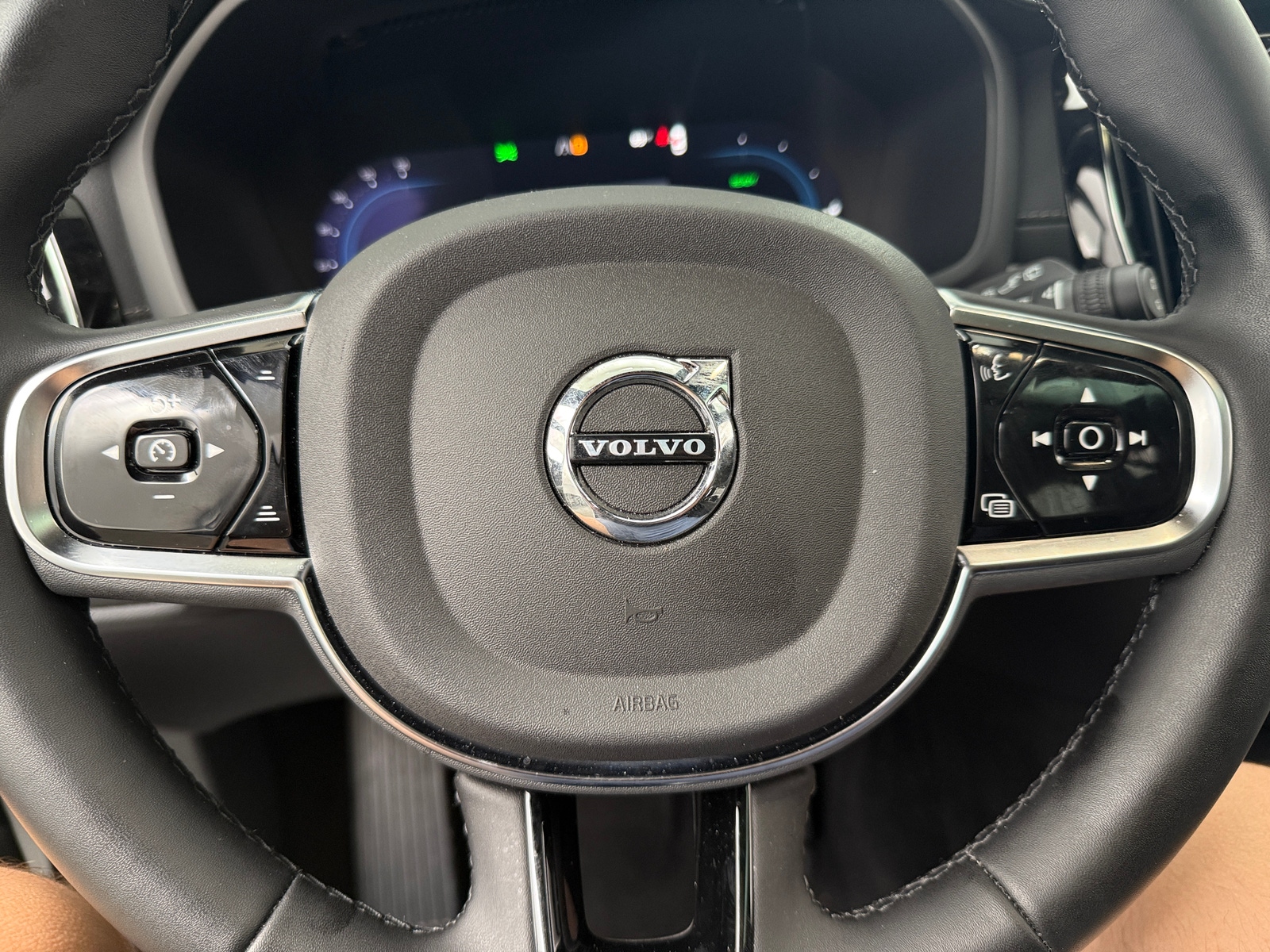 Thumbnail: 2024 Volvo V60 - 4