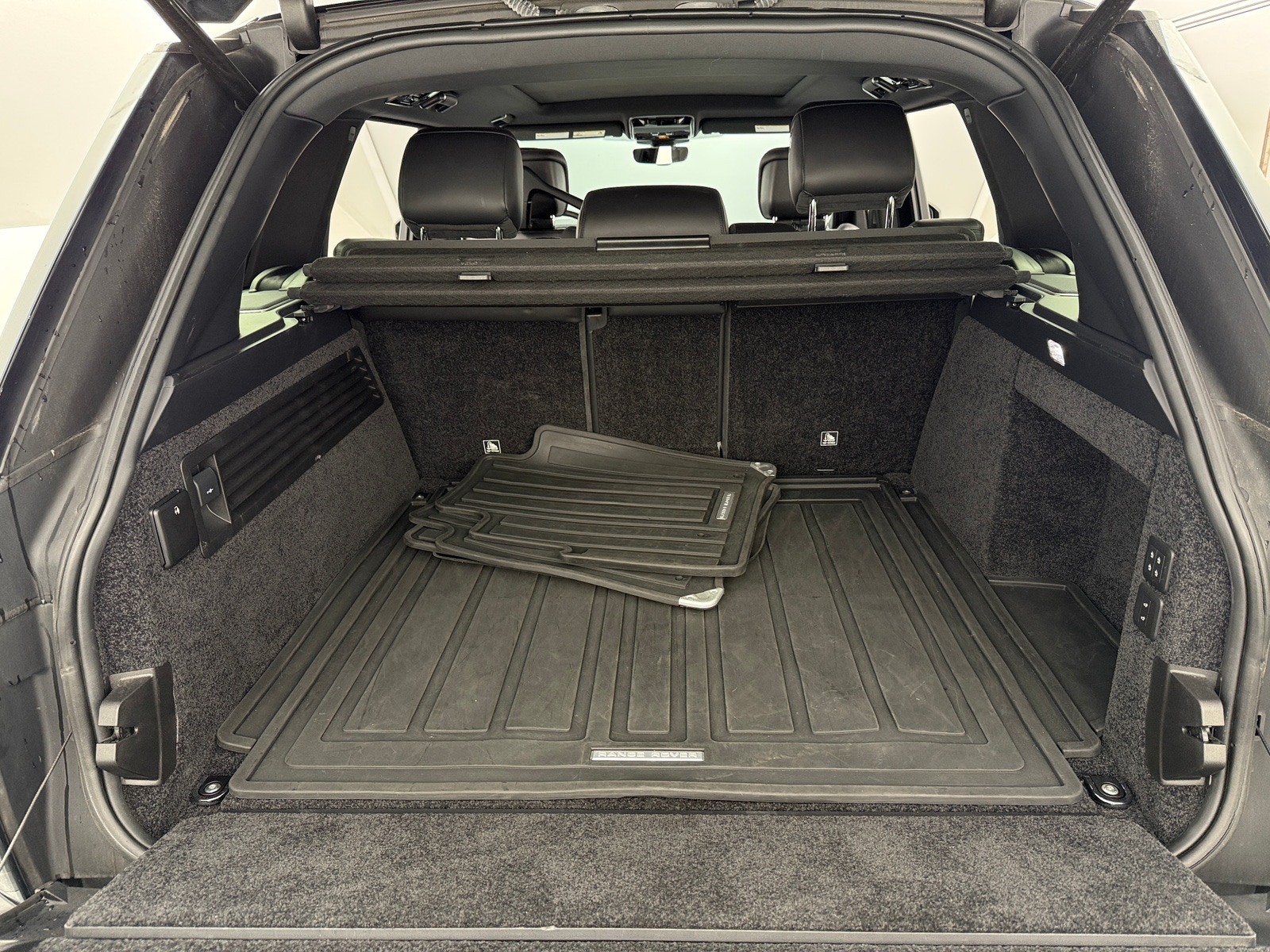 Thumbnail: 2018 Land Rover Range Rover - 6