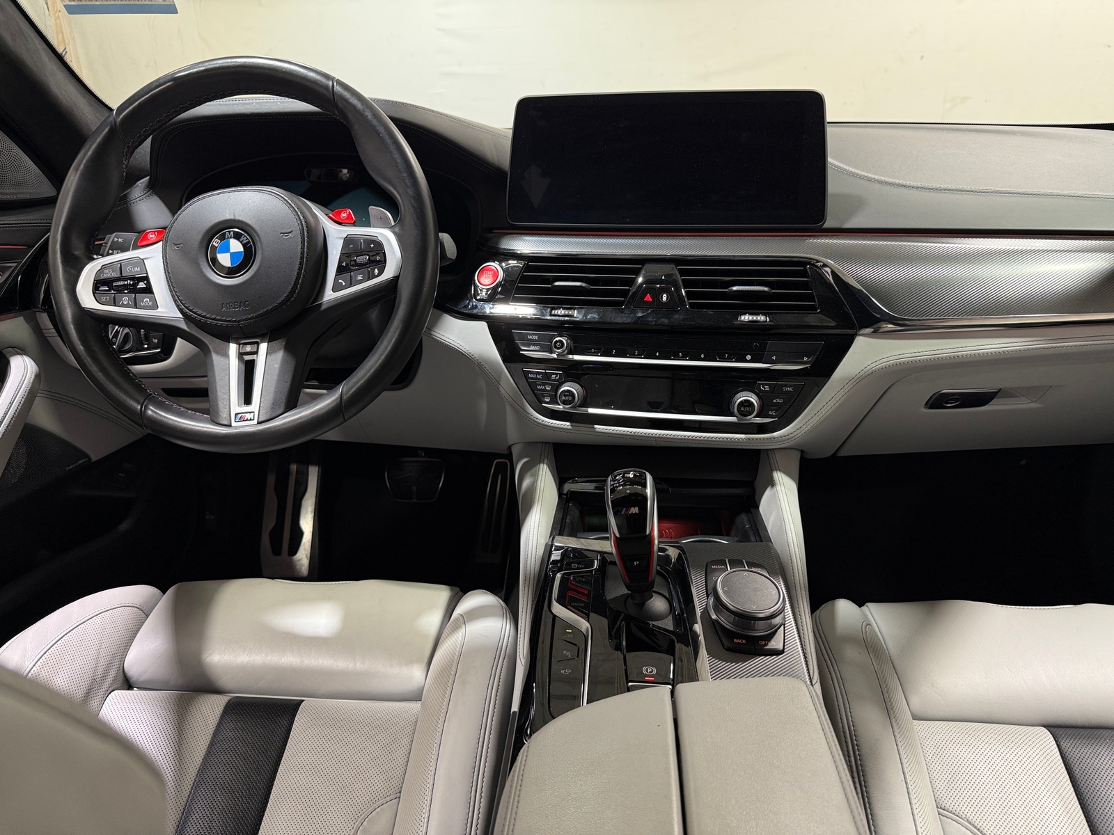 Thumbnail: 2021 BMW M5 - 2
