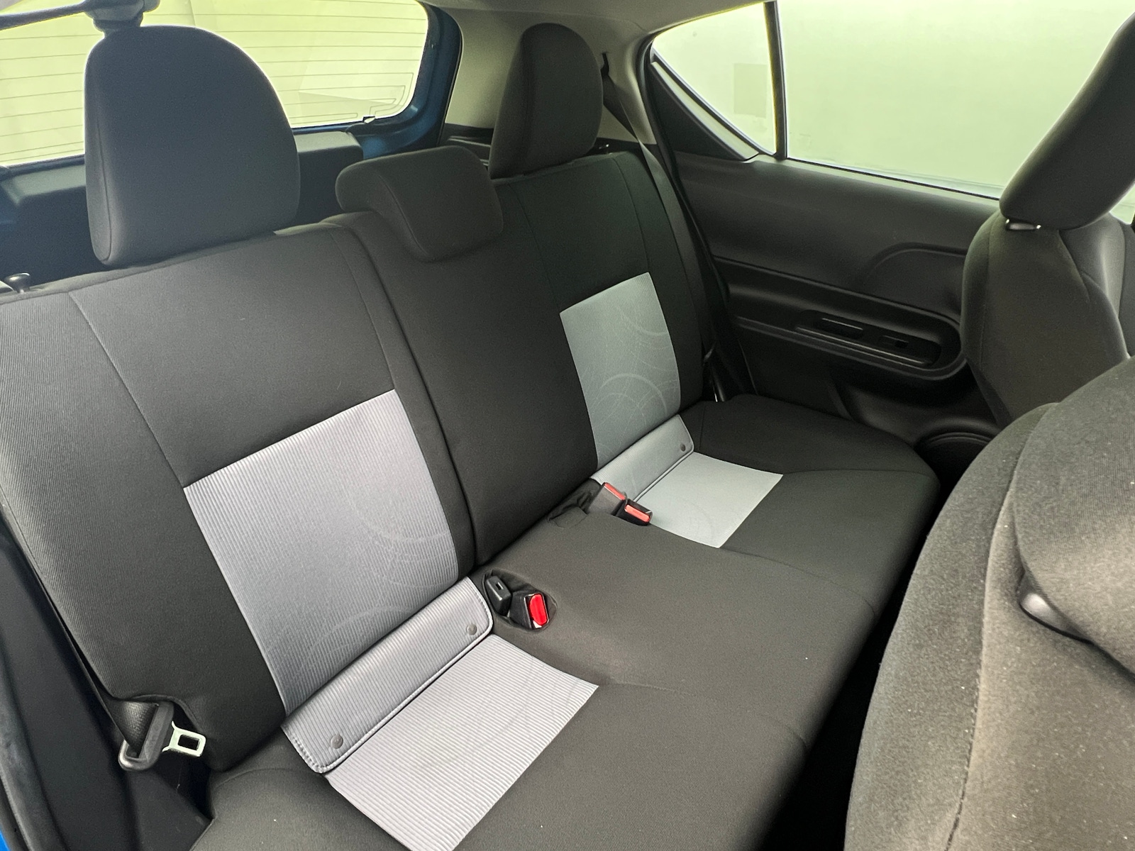 Thumbnail: 2018 Toyota Prius c - 6