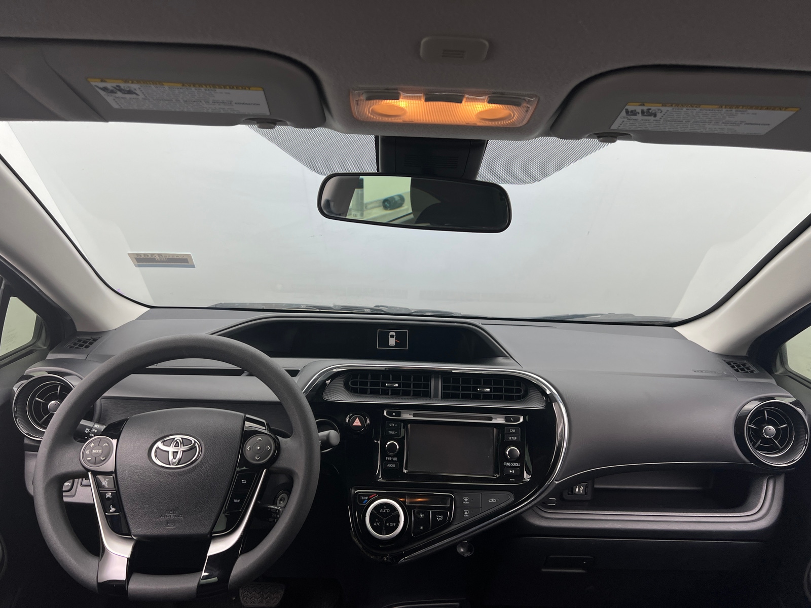 Thumbnail: 2018 Toyota Prius c - 3