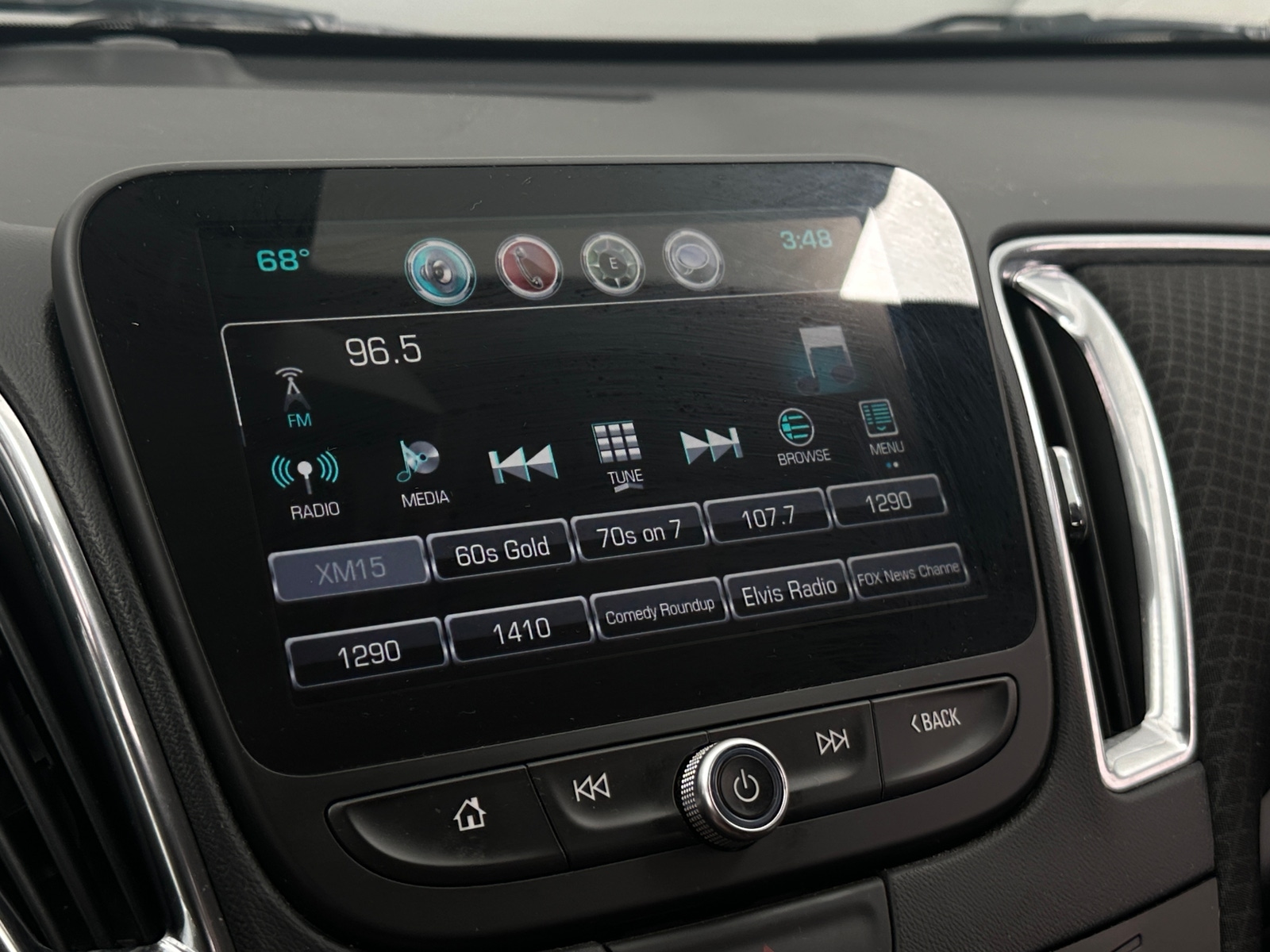 Thumbnail: 2016 Chevrolet Malibu - 4