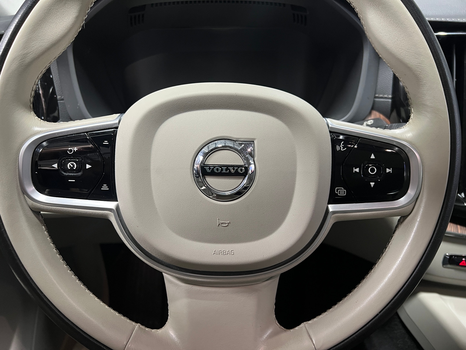 Thumbnail: 2020 Volvo XC60 - 4