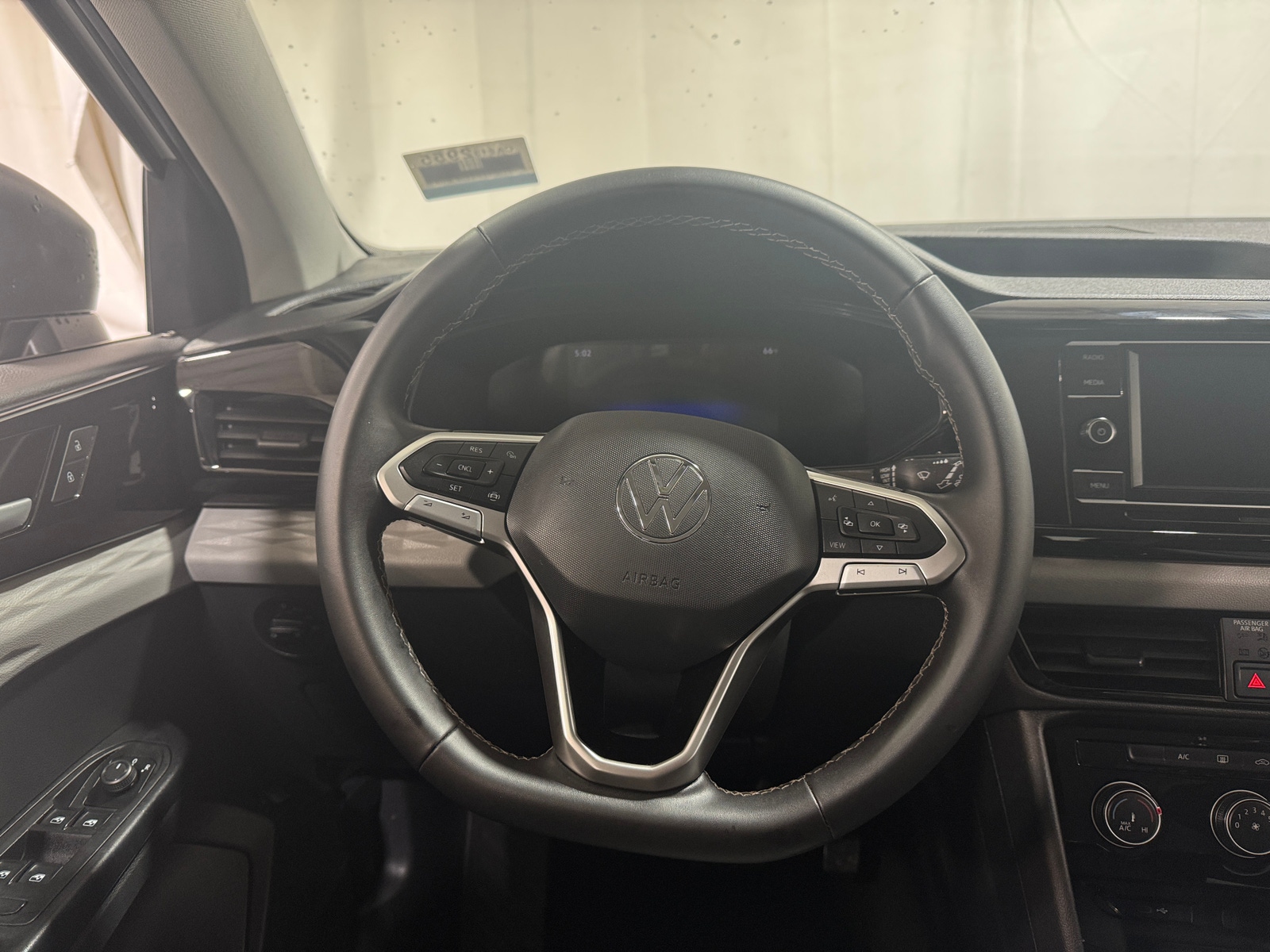 Thumbnail: 2023 Volkswagen Taos - 5