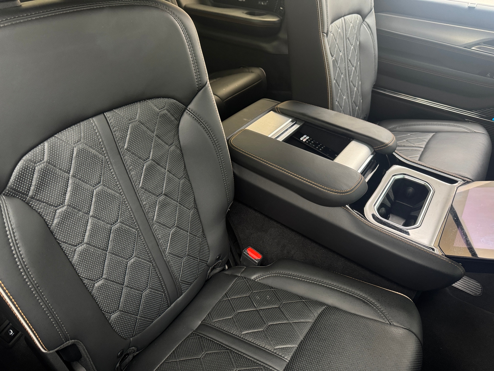 Thumbnail: 2023 Jeep Grand Wagoneer - 5