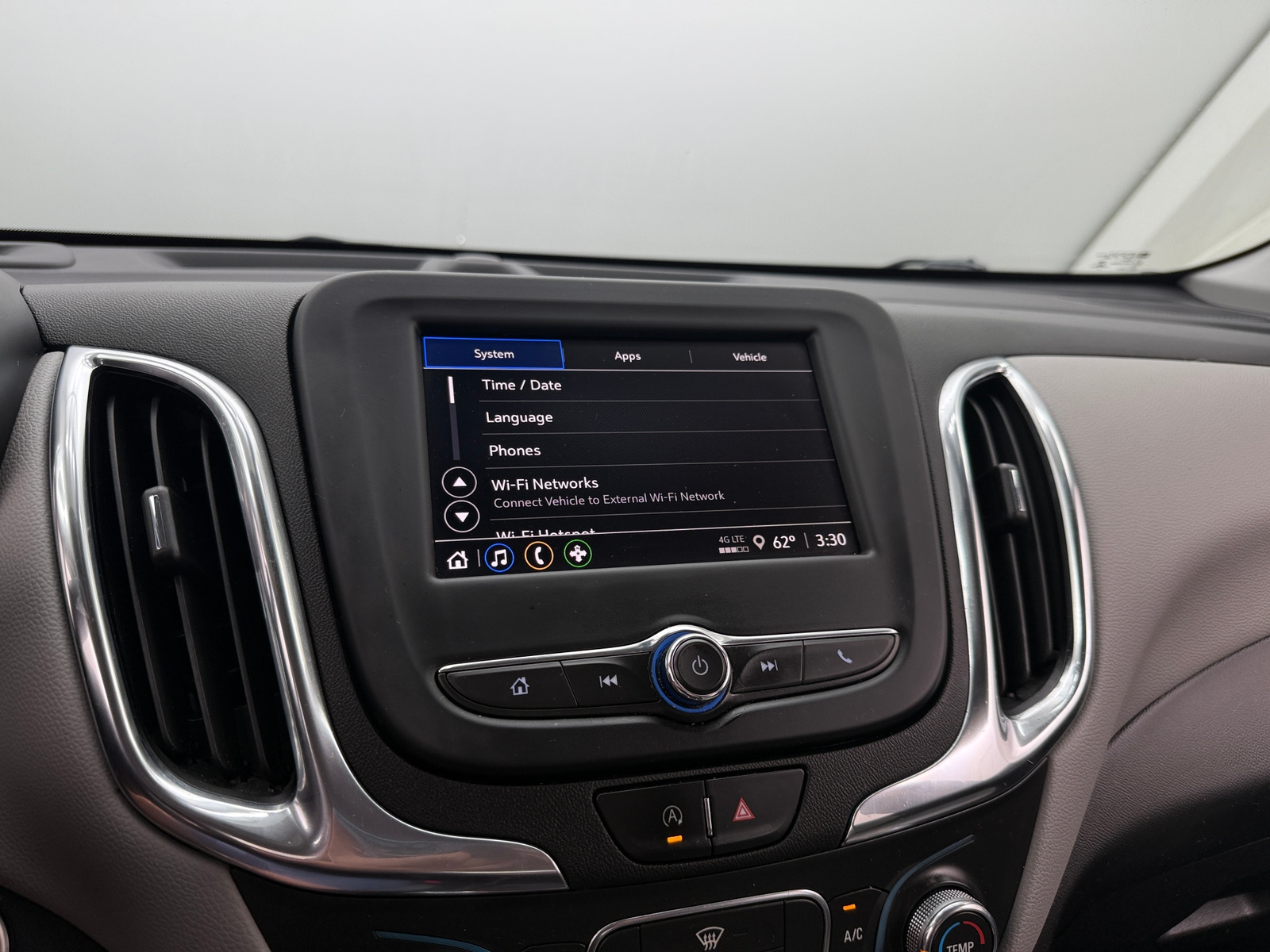 Thumbnail: 2022 Chevrolet Equinox - 4
