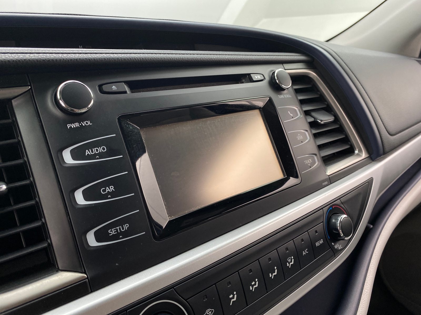 Thumbnail: 2016 Toyota Highlander - 4
