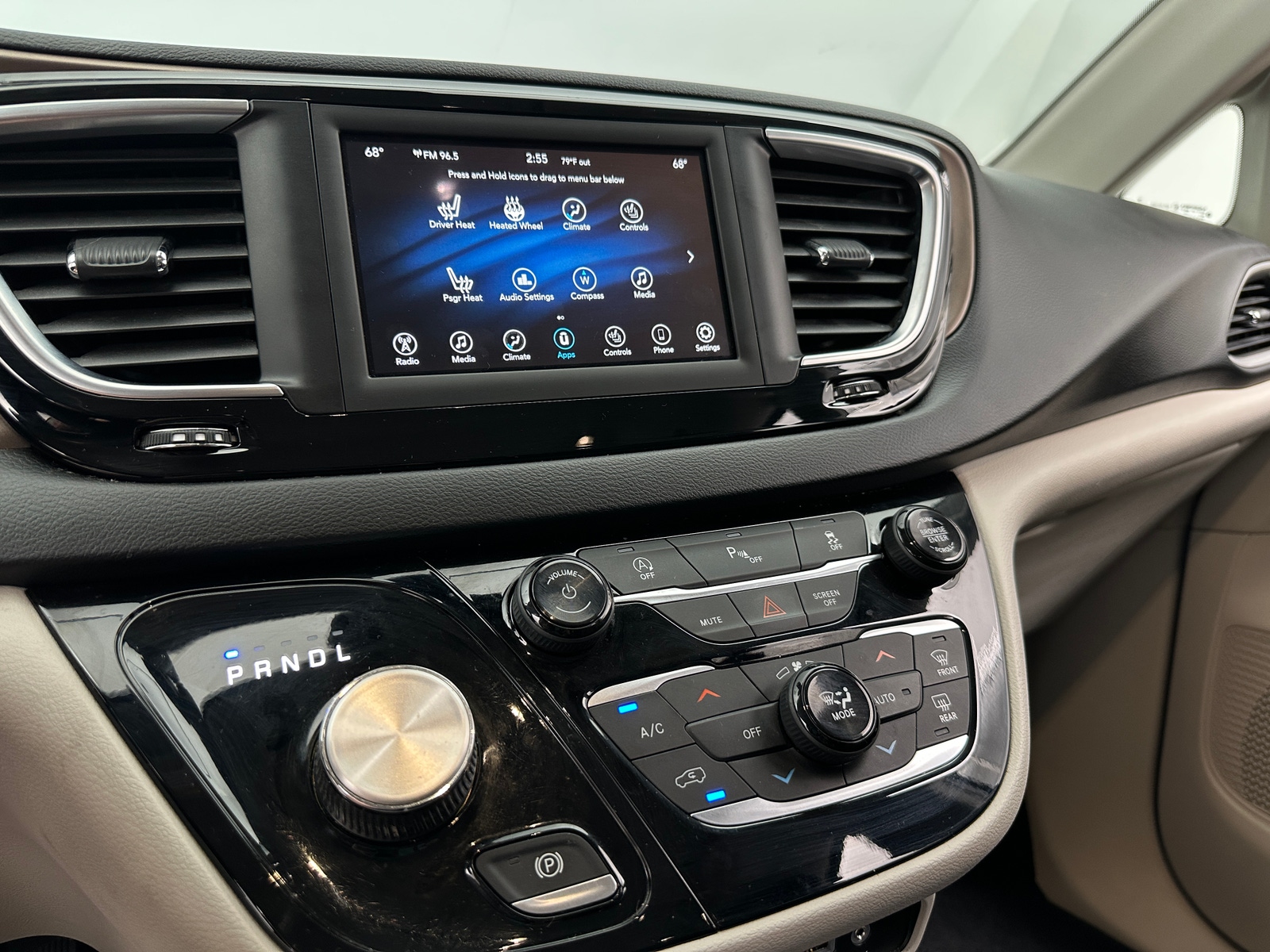 Thumbnail: 2019 Chrysler Pacifica - 3