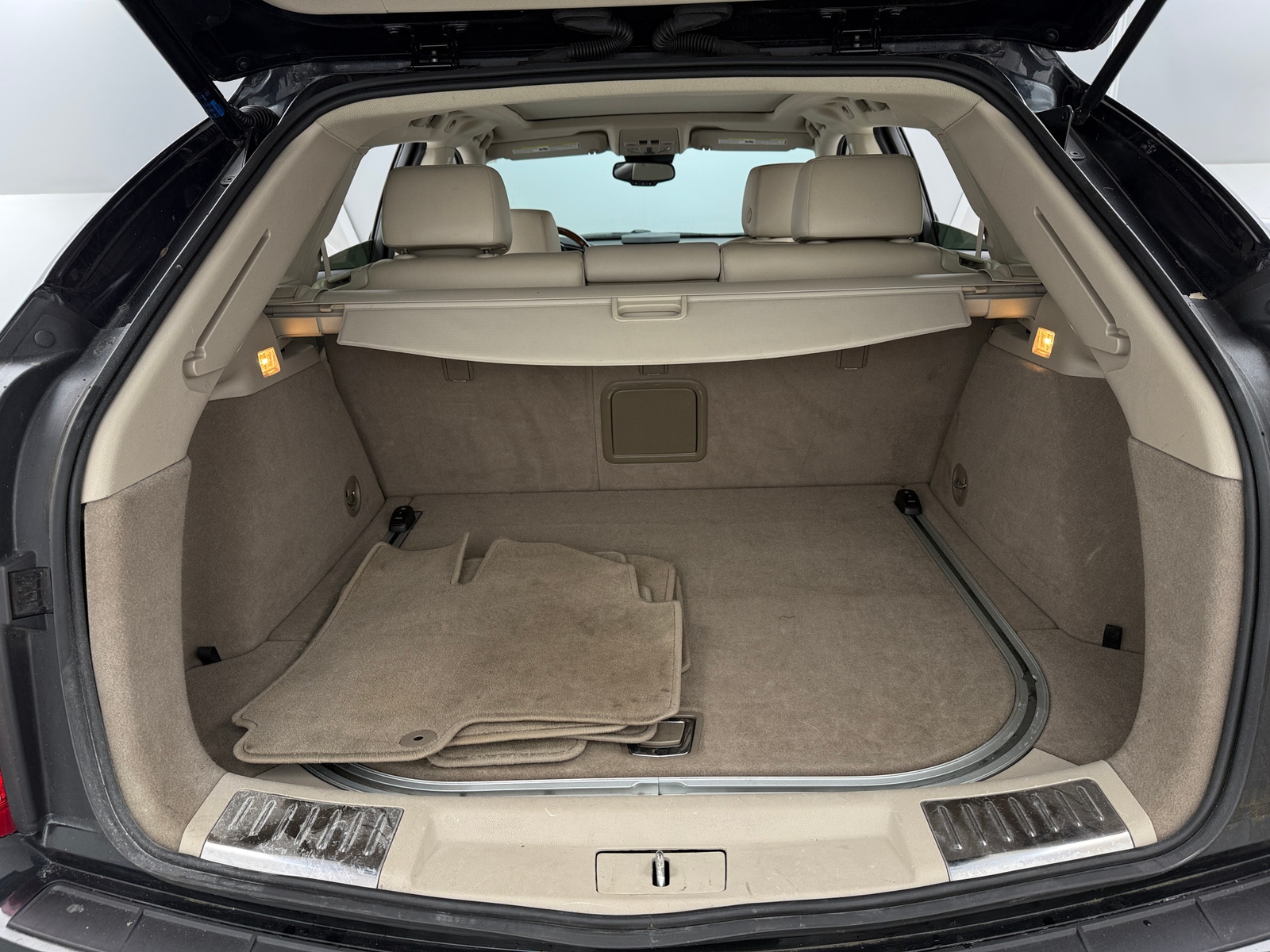 Thumbnail: 2011 Cadillac SRX - 6