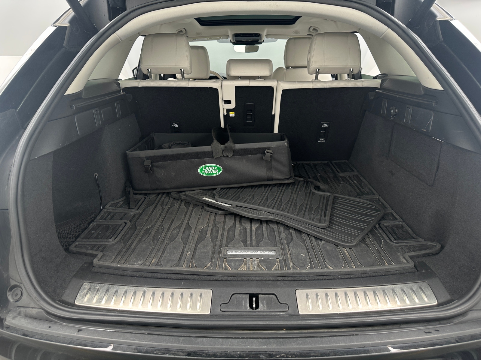 Thumbnail: 2021 Land Rover Range Rover Velar - 6