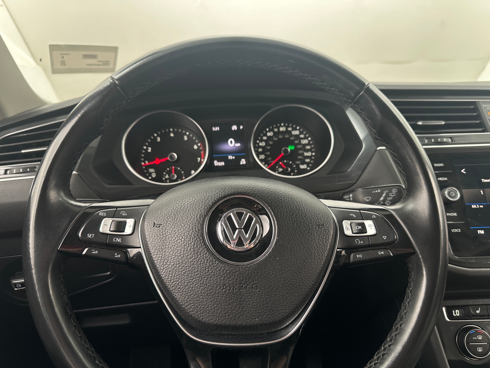 Thumbnail: 2018 Volkswagen Tiguan - 4