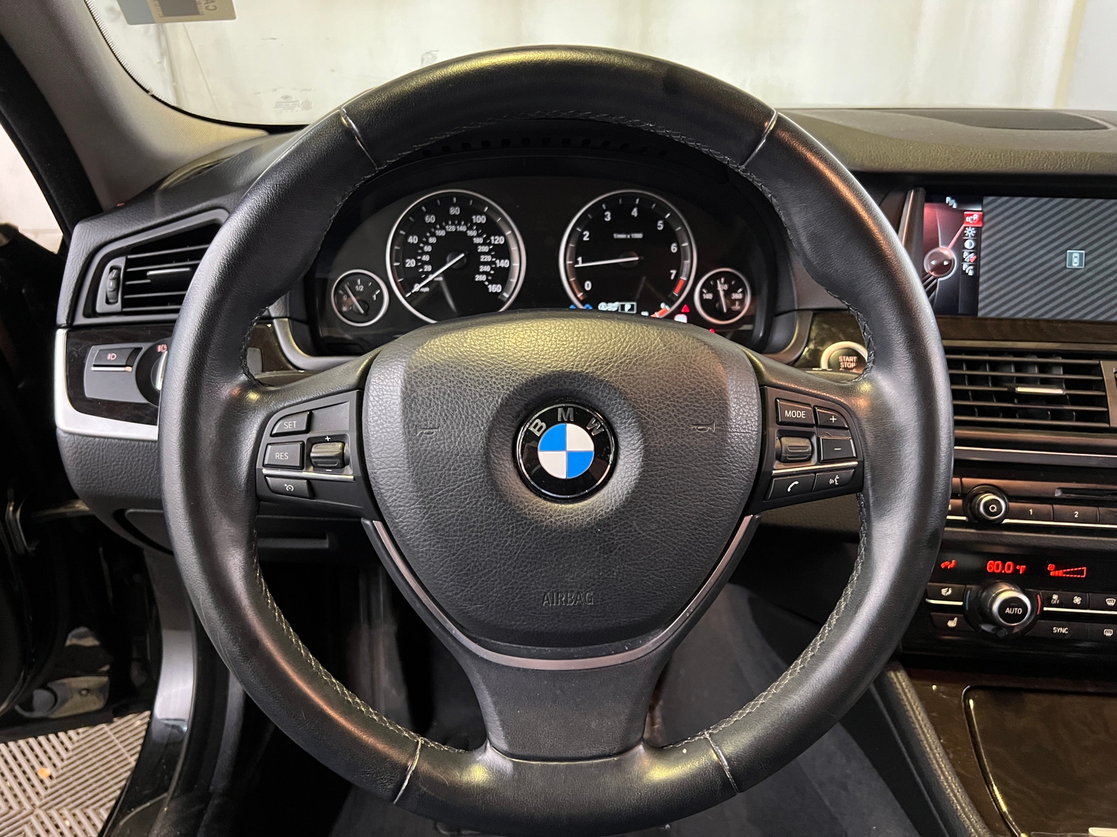 Thumbnail: 2015 BMW 5 Series - 4