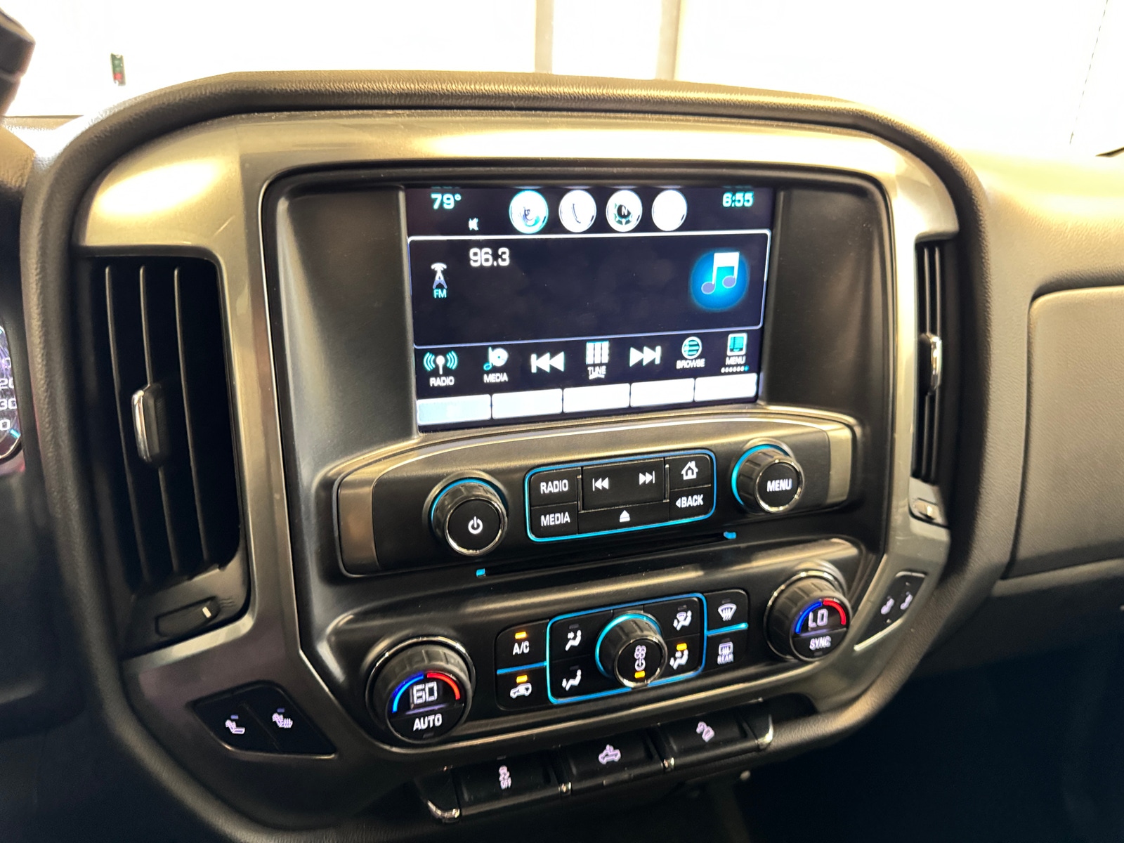 Thumbnail: 2017 Chevrolet Silverado 1500 - 4
