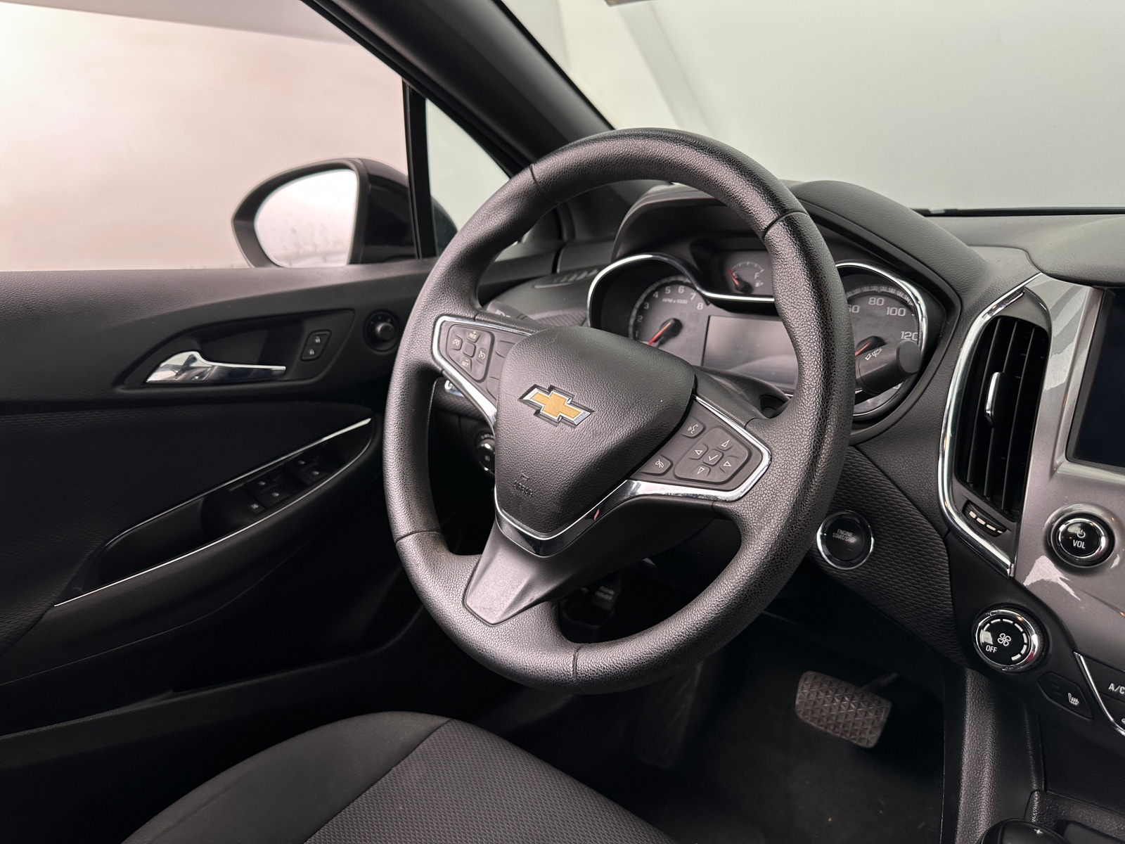 Thumbnail: 2017 Chevrolet Cruze - 5