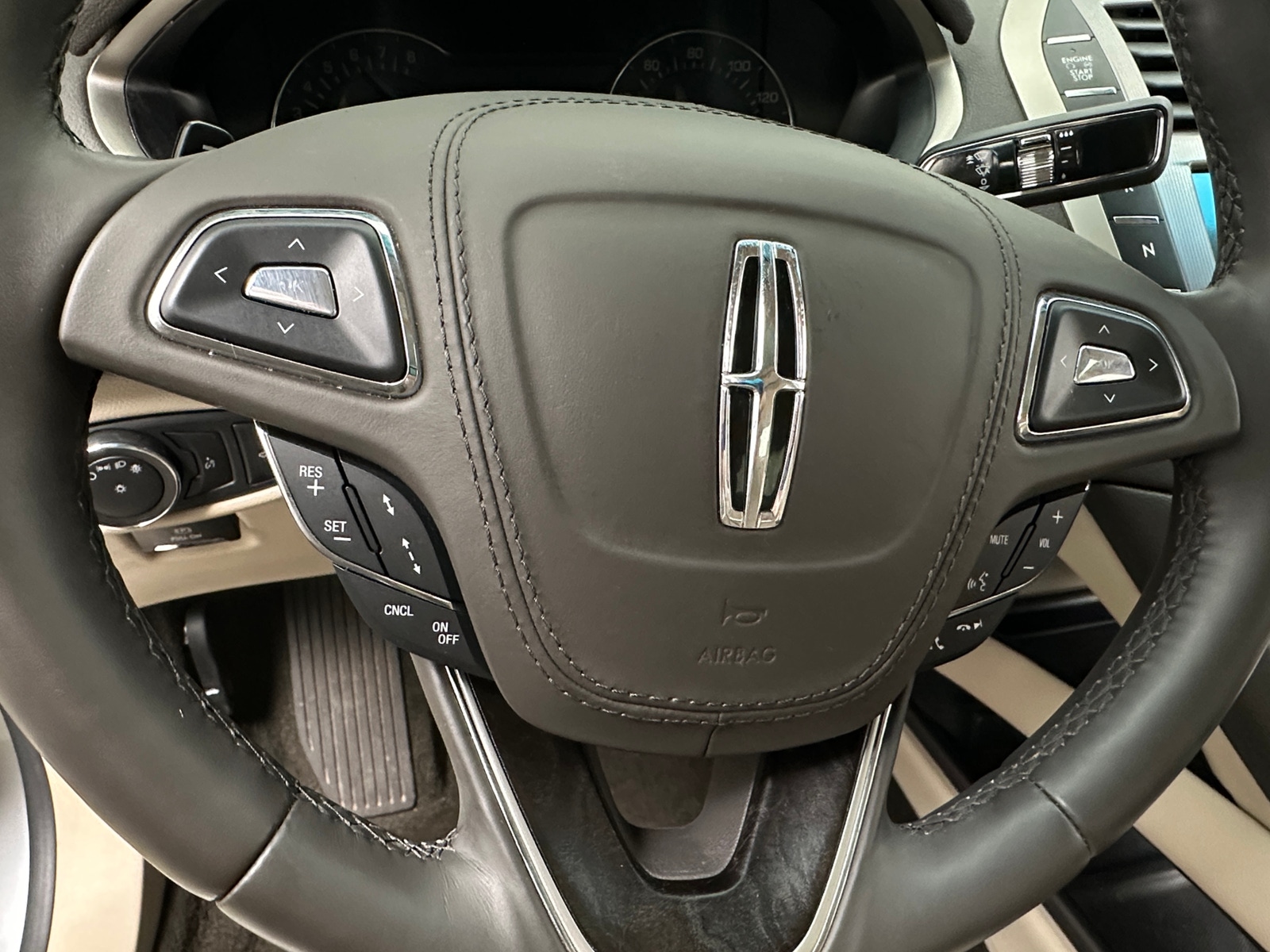 Thumbnail: 2020 Lincoln MKZ - 4