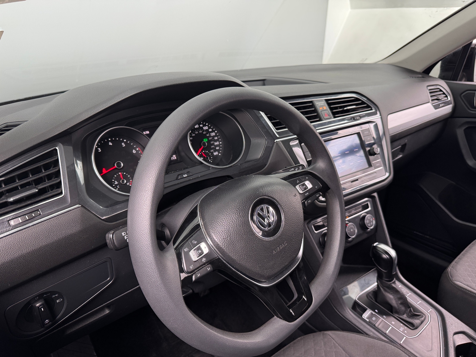 Thumbnail: 2020 Volkswagen Tiguan - 3