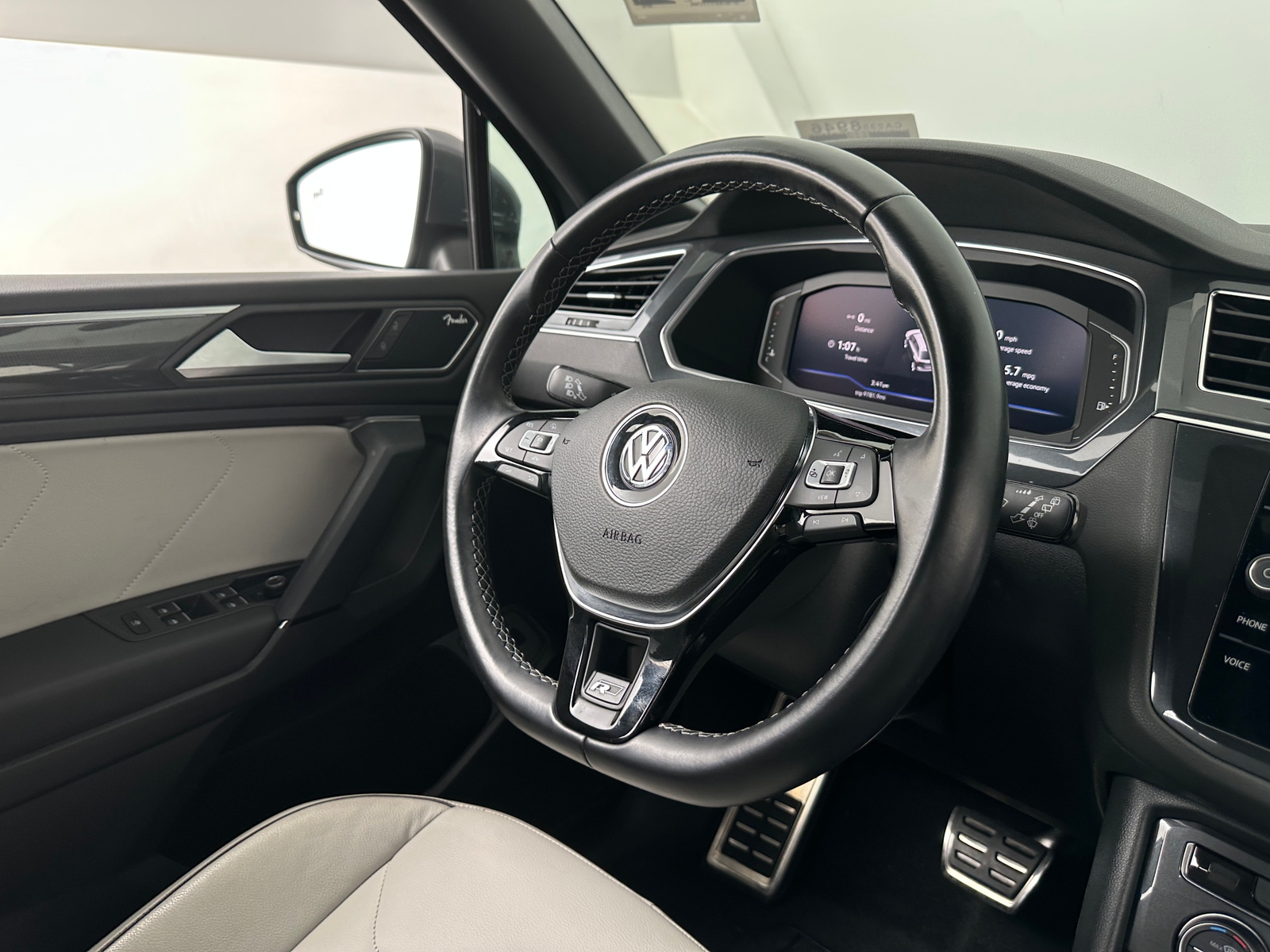 Thumbnail: 2019 Volkswagen Tiguan - 4
