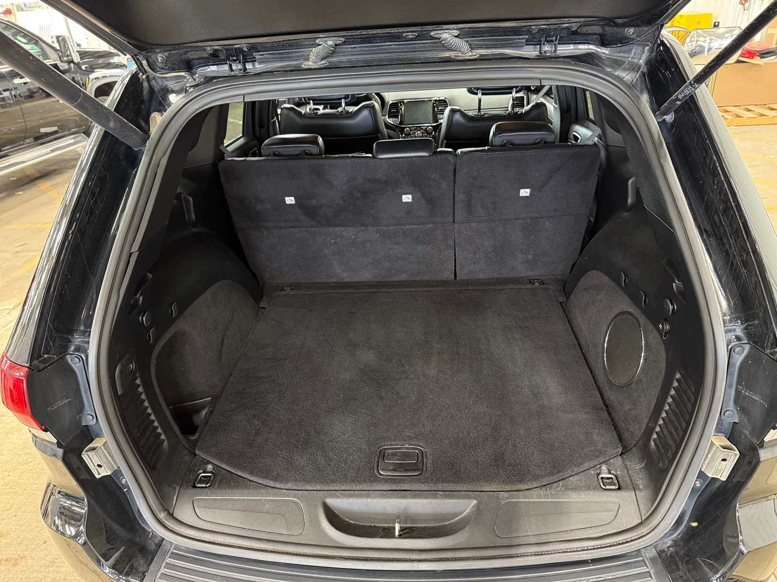 Thumbnail: 2019 Jeep Grand Cherokee - 6