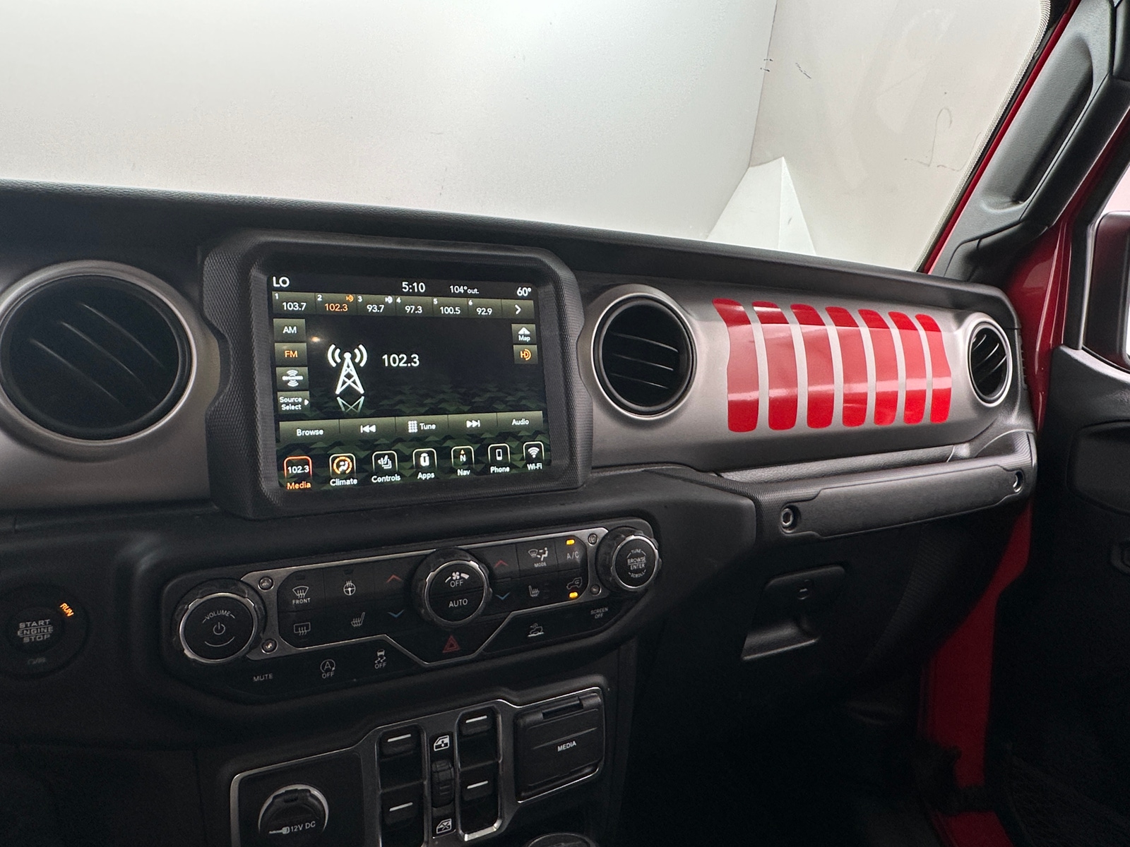 Thumbnail: 2021 Jeep Gladiator - 4