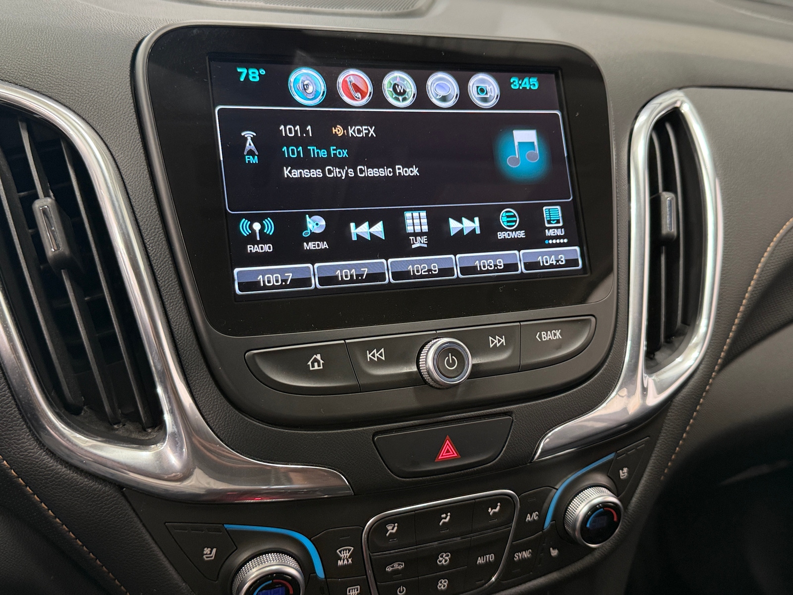 Thumbnail: 2018 Chevrolet Equinox - 3