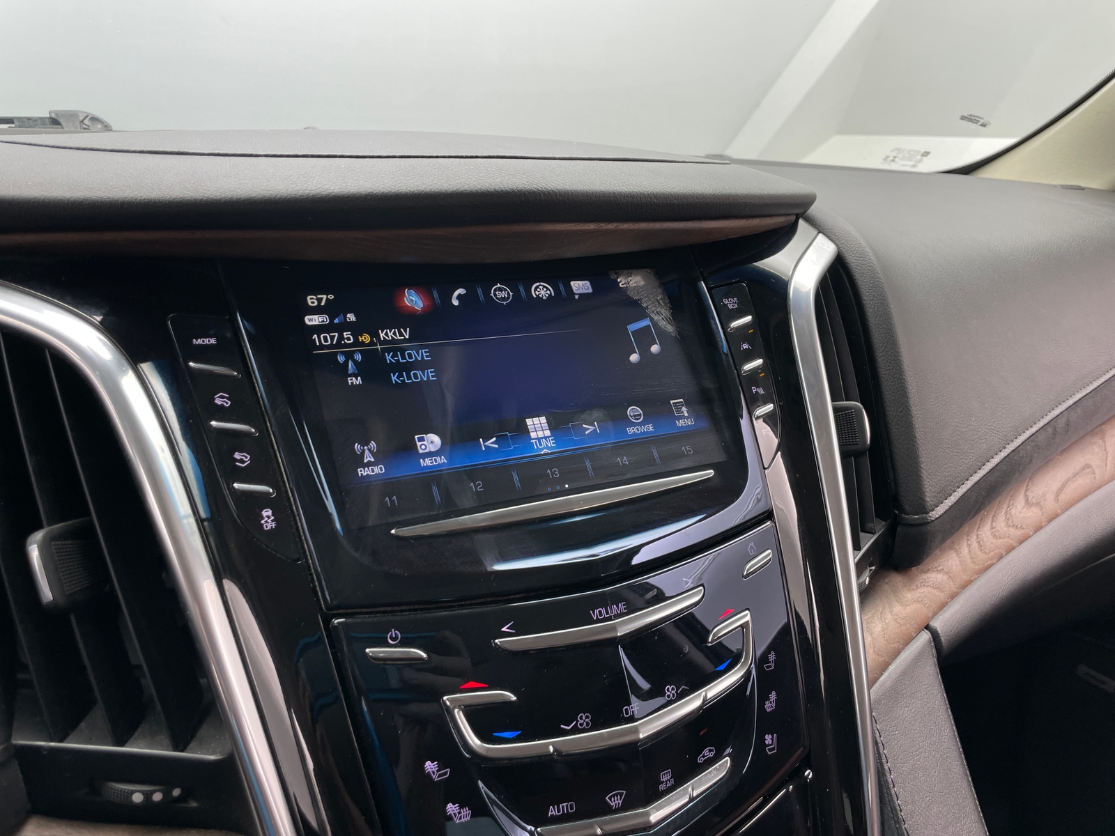 Thumbnail: 2019 Cadillac Escalade - 3