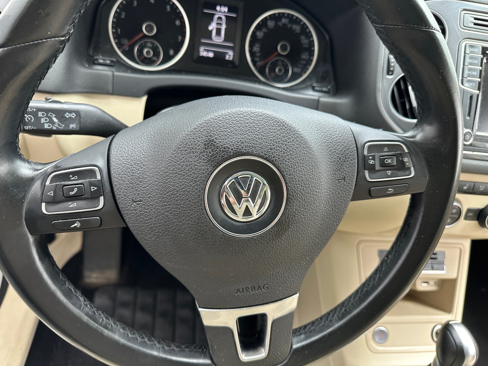 Thumbnail: 2017 Volkswagen Tiguan - 4