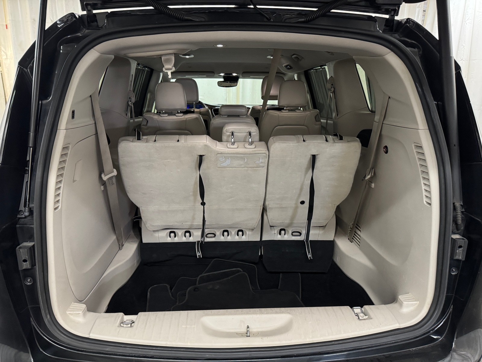Thumbnail: 2018 Chrysler Pacifica - 6