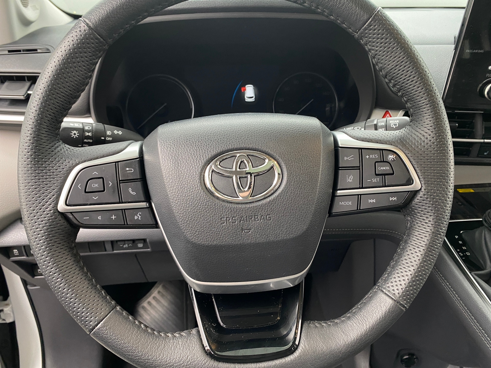Thumbnail: 2023 Toyota Sienna - 4