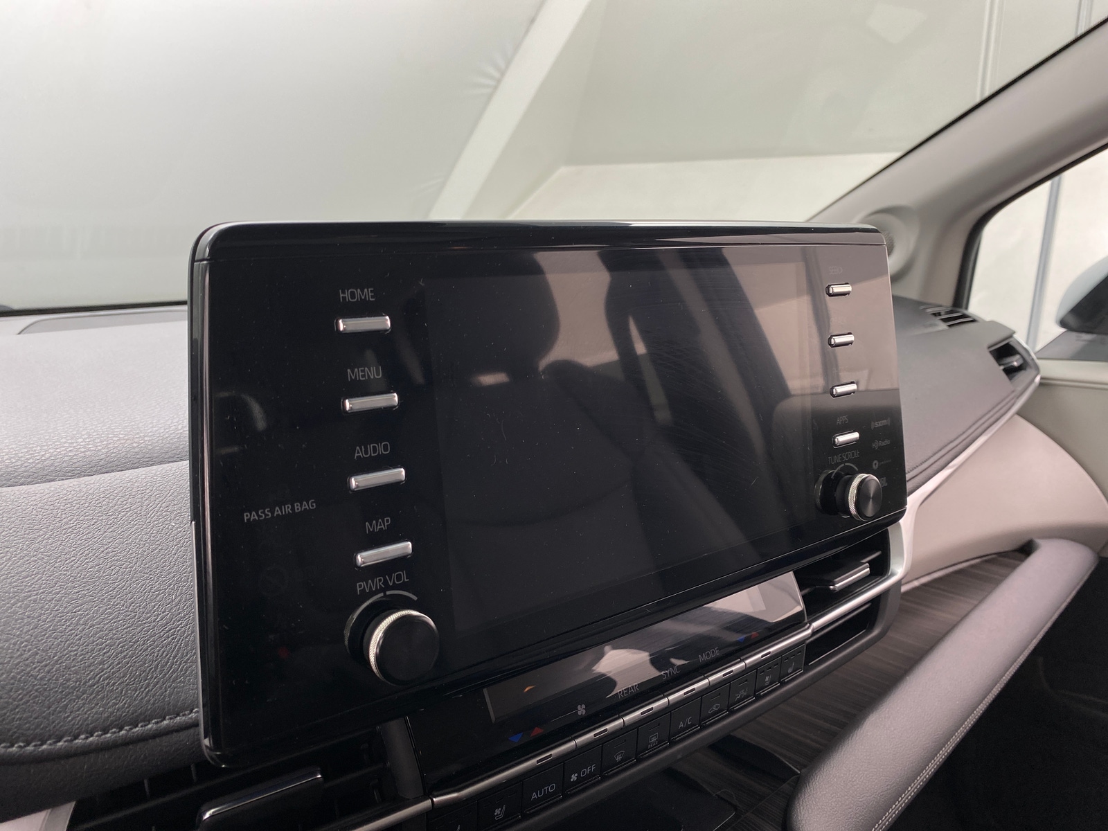 Thumbnail: 2023 Toyota Sienna - 3