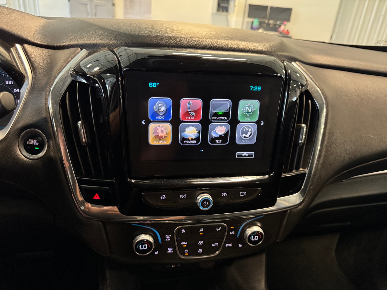Thumbnail: 2018 Chevrolet Traverse - 3