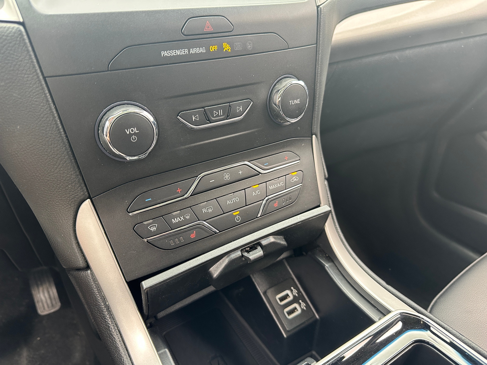 Thumbnail: 2019 Ford Edge - 4