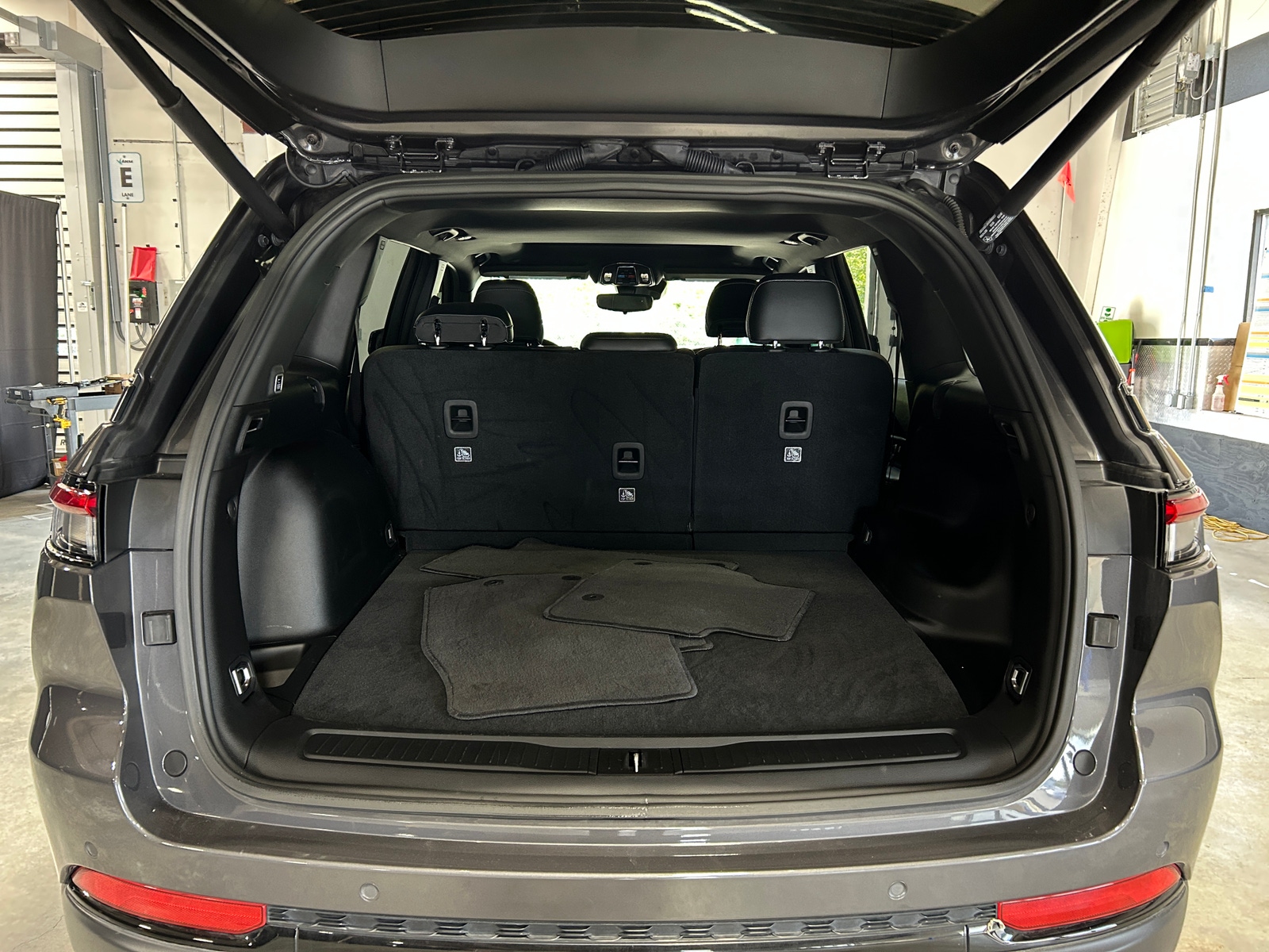 Thumbnail: 2023 Jeep Grand Cherokee - 6