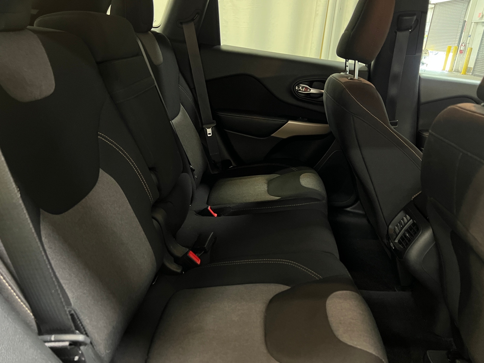 Thumbnail: 2017 Jeep Cherokee - 6
