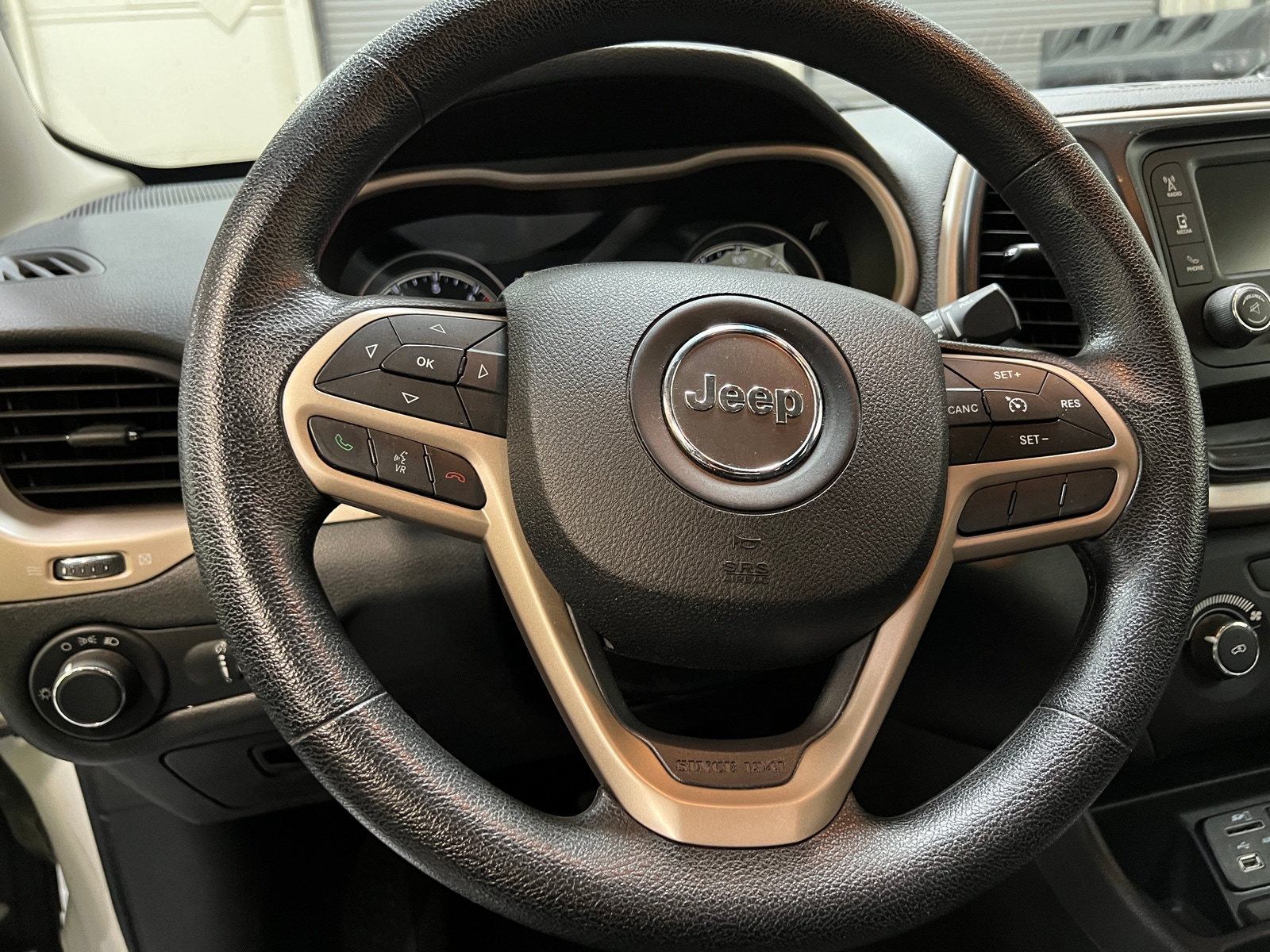 Thumbnail: 2017 Jeep Cherokee - 5