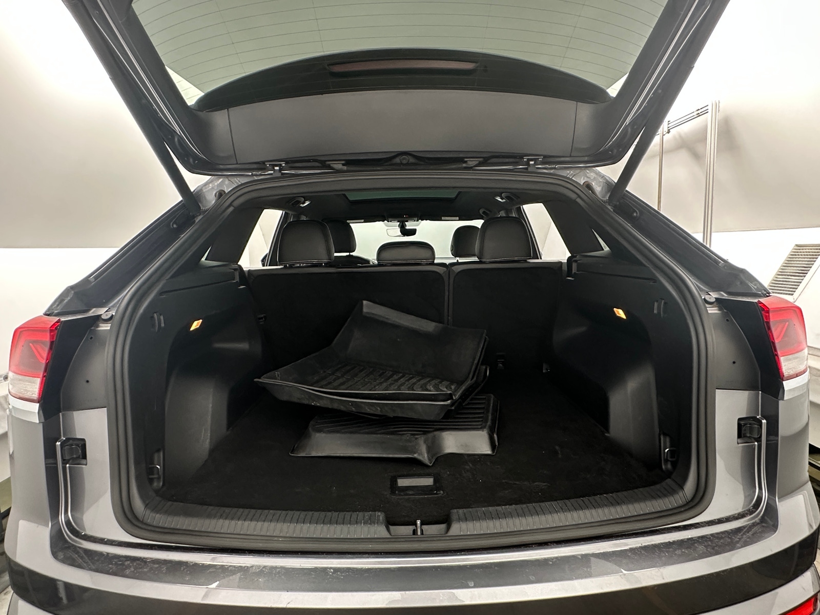 Thumbnail: 2021 Volkswagen Atlas - 6