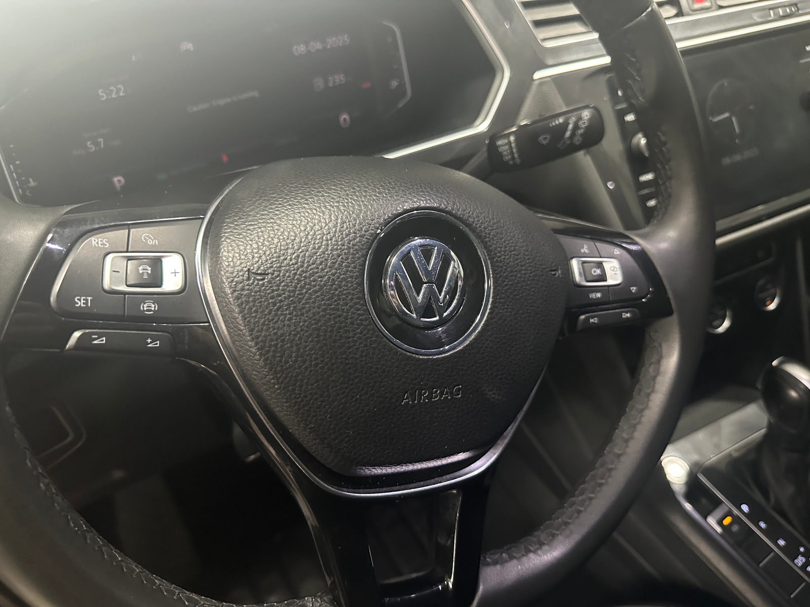 Thumbnail: 2020 Volkswagen Tiguan - 4