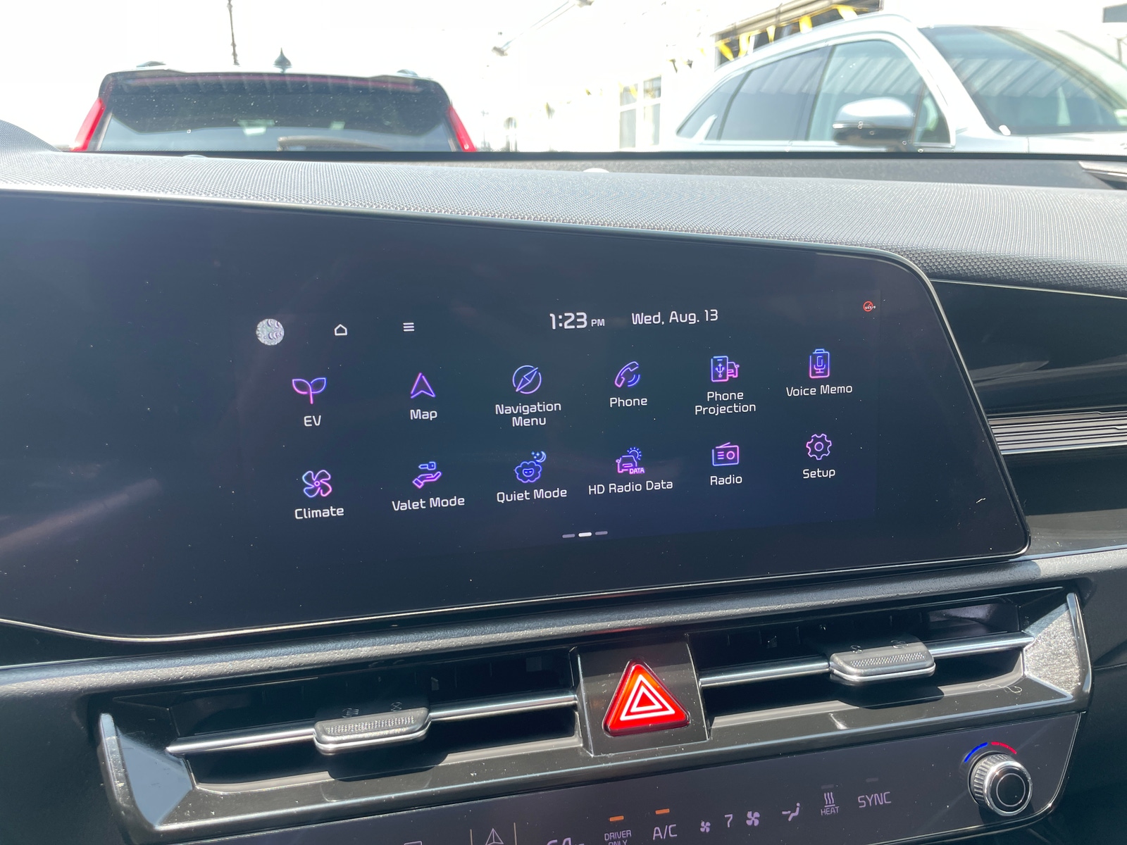 Thumbnail: 2023 Kia Niro - 4