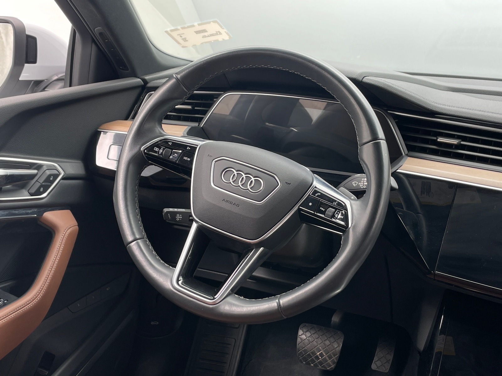 Thumbnail: 2024 Audi Q8 e-tron - 3